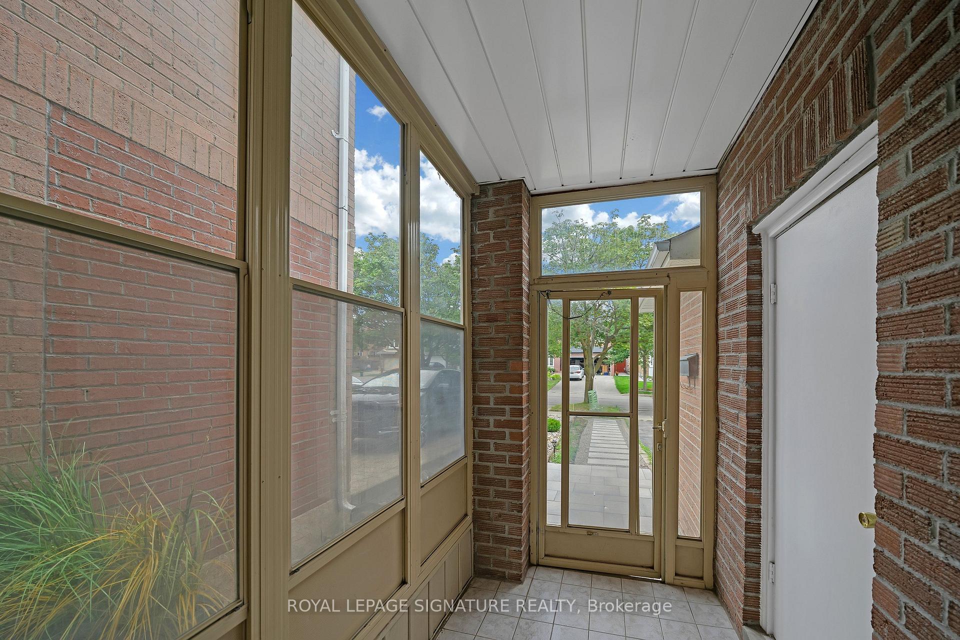 Photo 13 of 107 Roxborough Lane, Vaughan, Uplands — HOMEH