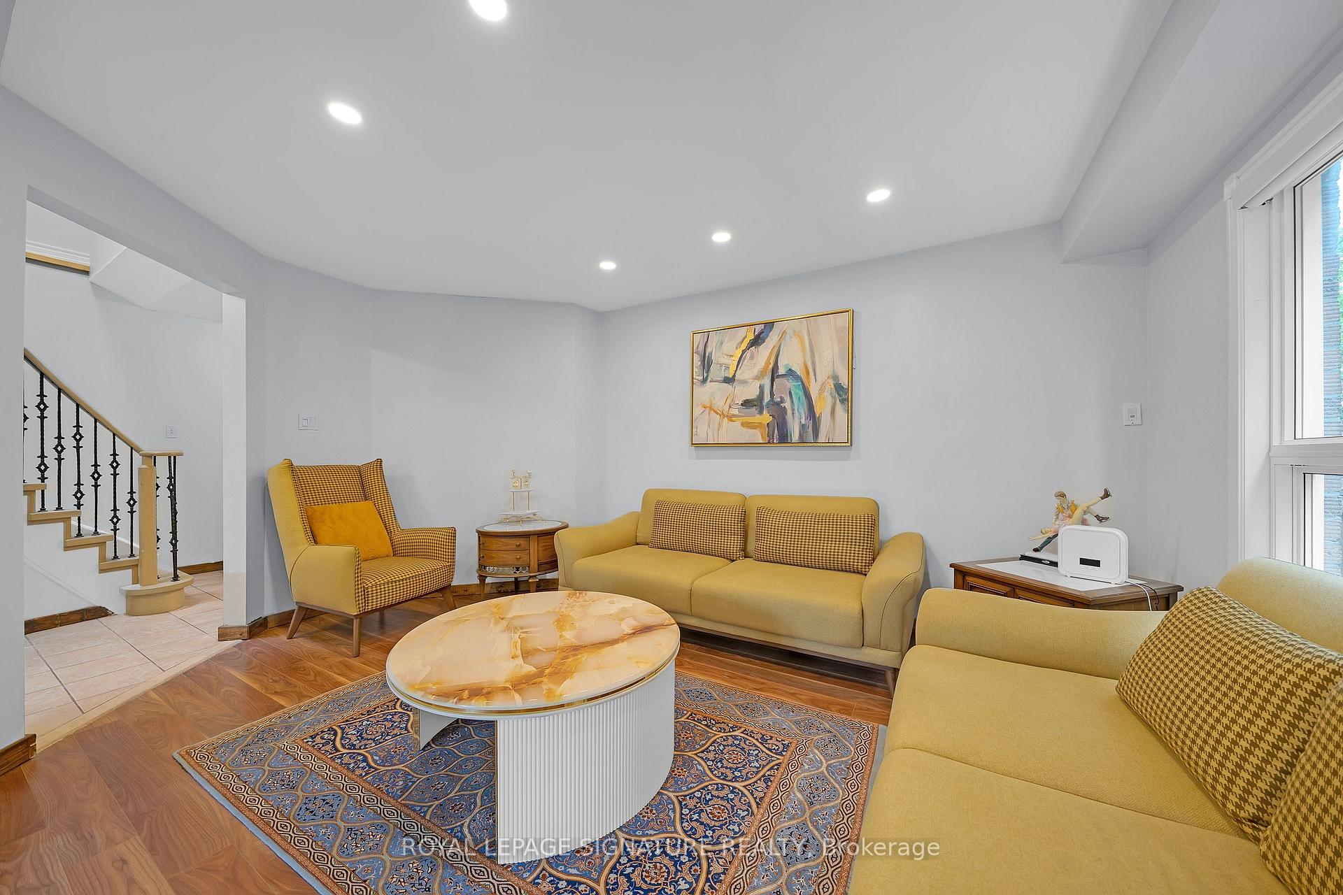 Photo 5 of 107 Roxborough Lane, Vaughan, Uplands — HOMEH