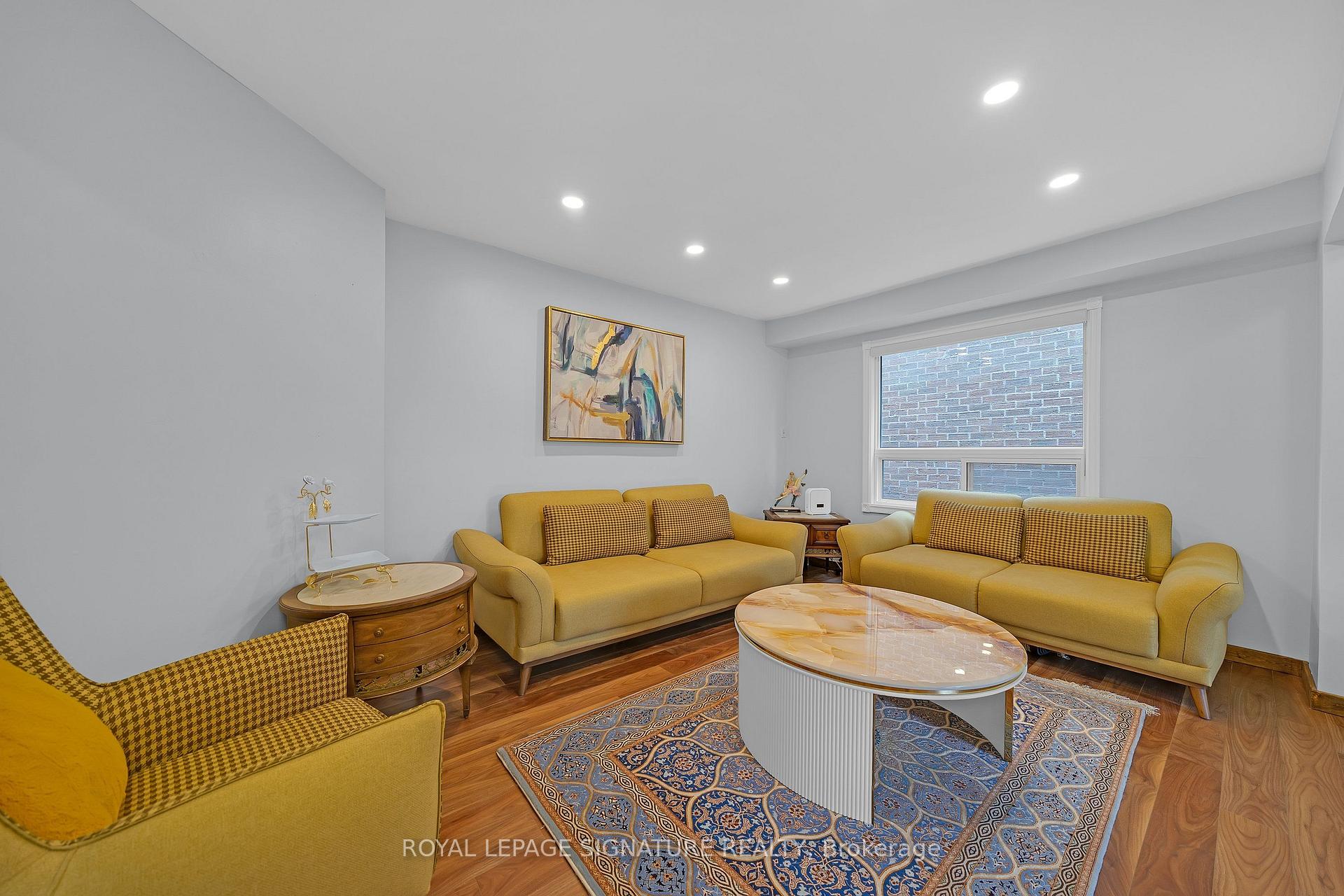 Photo 9 of 107 Roxborough Lane, Vaughan, Uplands — HOMEH