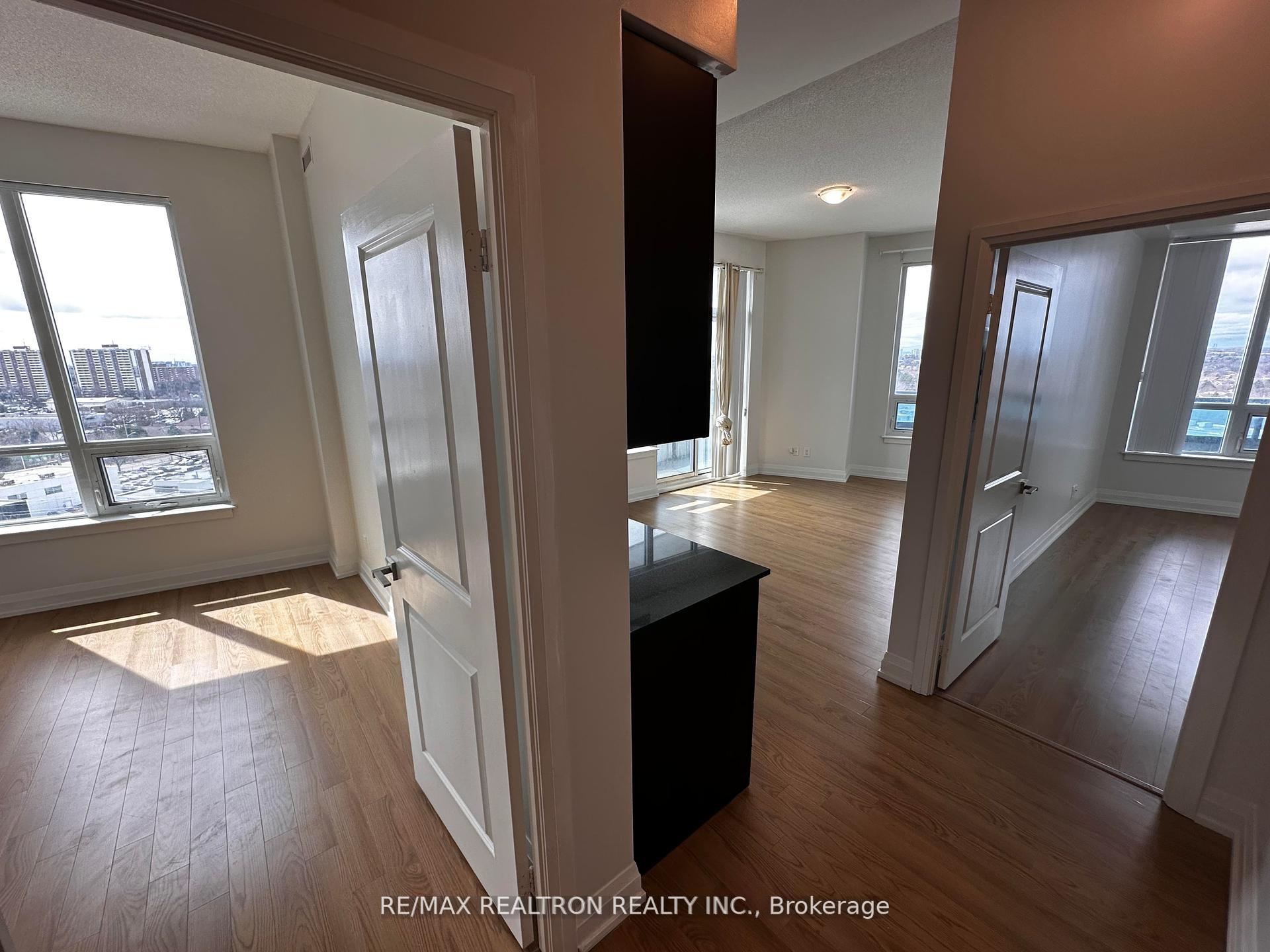Photo 5 of Unit 925, 7161 Yonge Street, Markham, Grandview — HOMEH