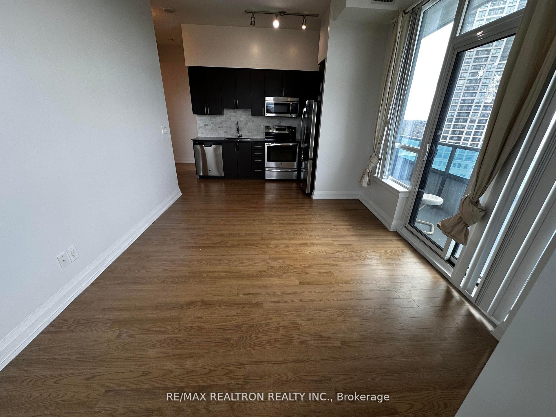 Photo 10 of Unit 925, 7161 Yonge Street, Markham, Grandview — HOMEH