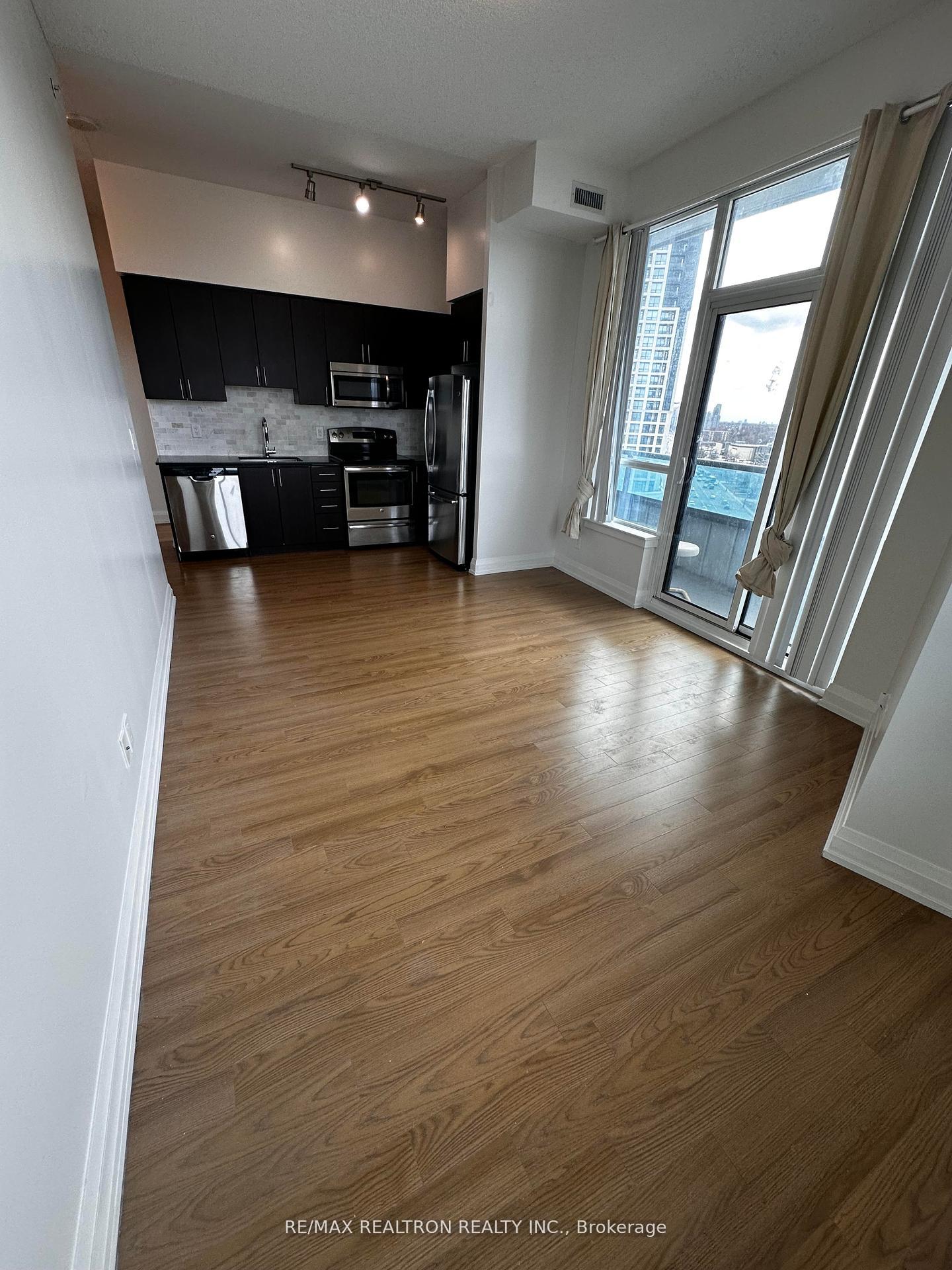 Photo 11 of Unit 925, 7161 Yonge Street, Markham, Grandview — HOMEH