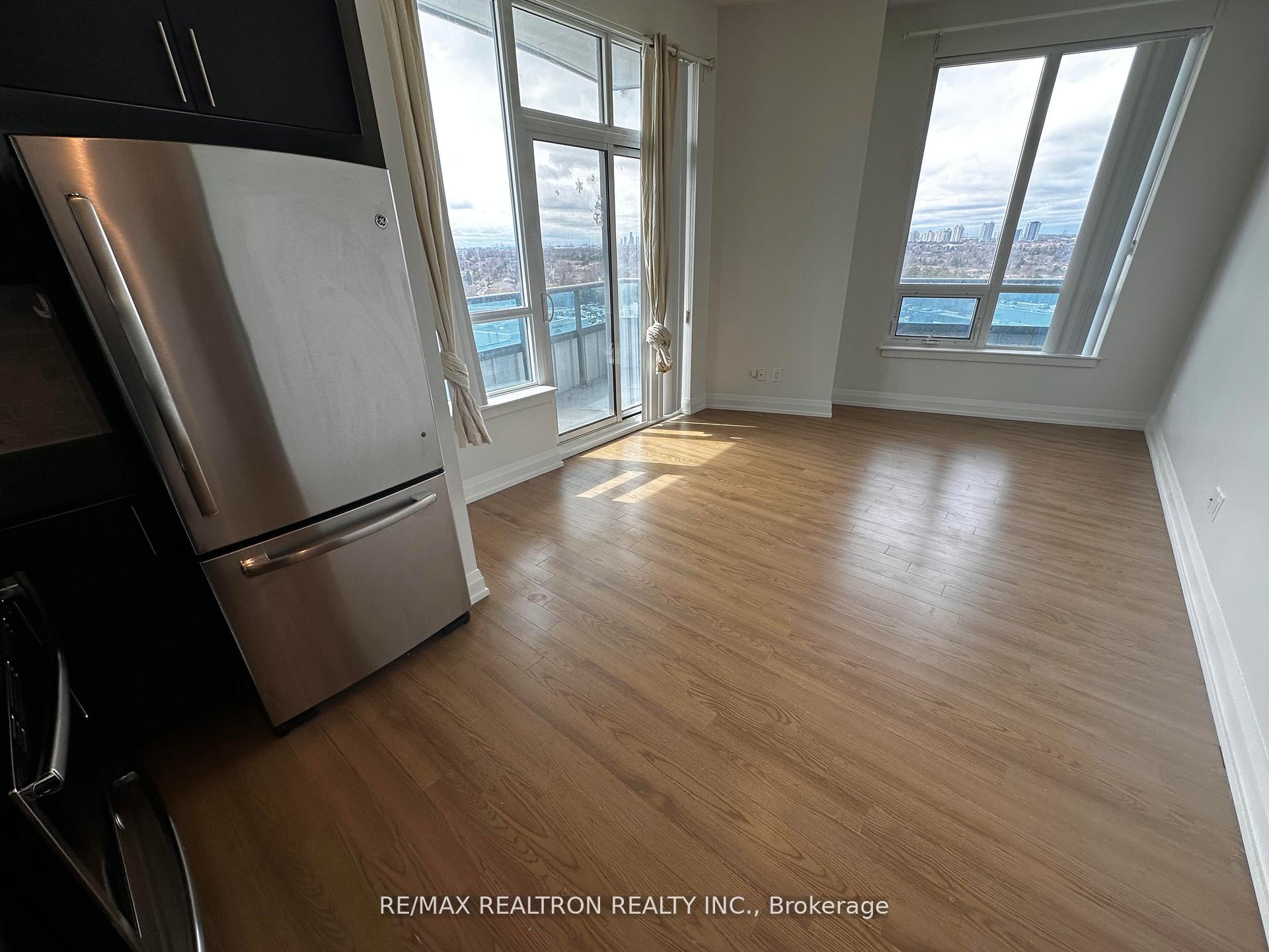 Photo 12 of Unit 925, 7161 Yonge Street, Markham, Grandview — HOMEH