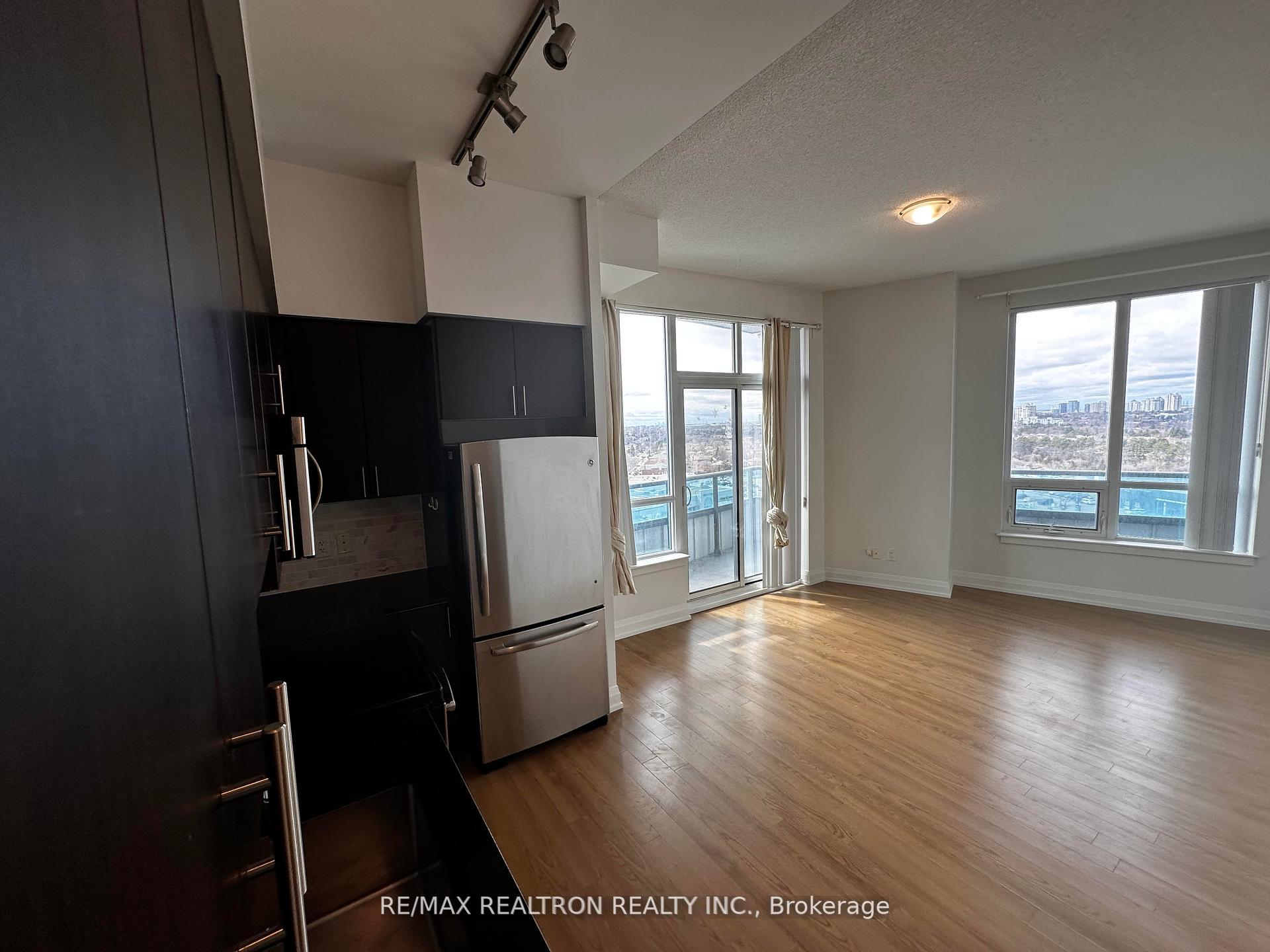 Photo 13 of Unit 925, 7161 Yonge Street, Markham, Grandview — HOMEH