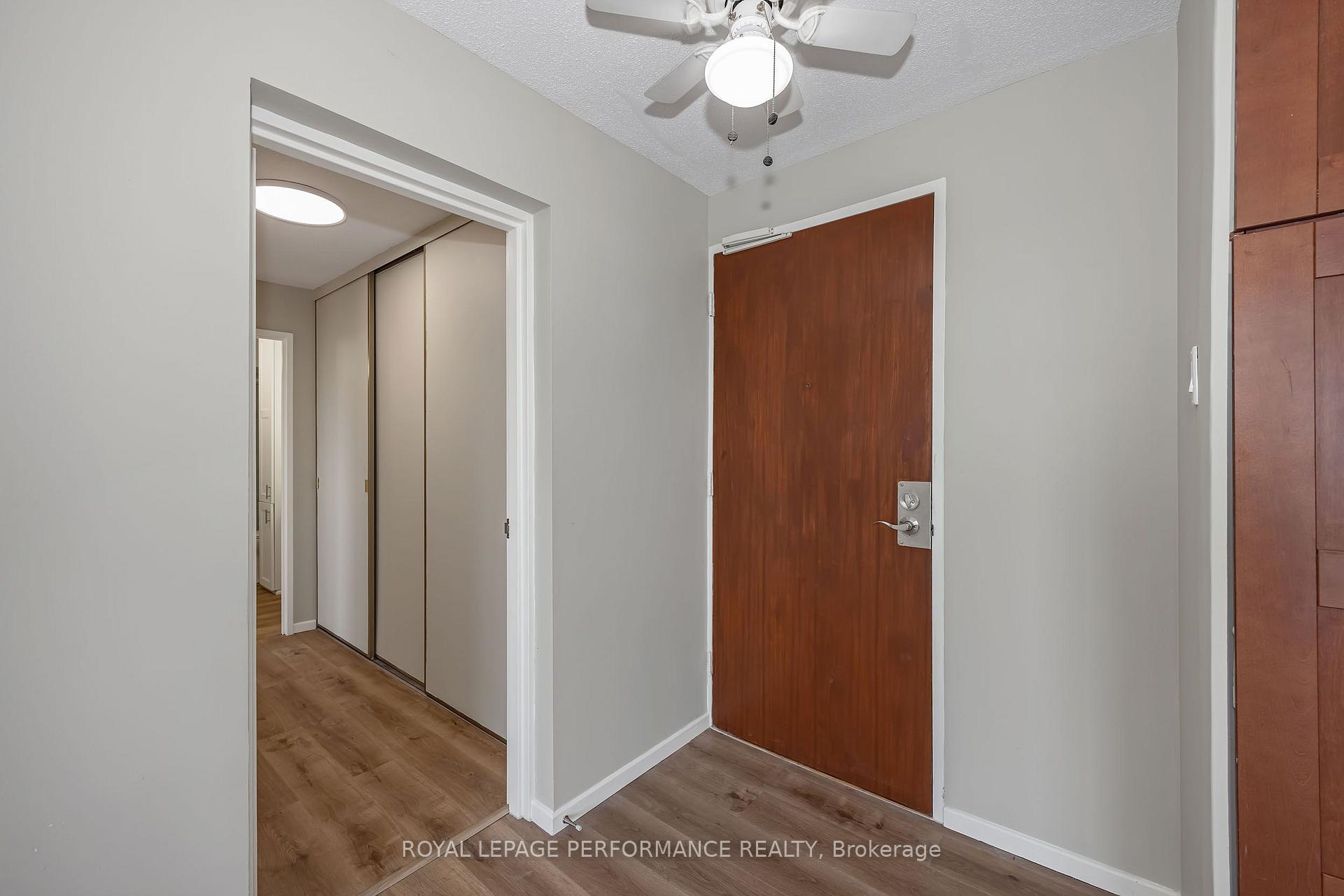 Photo 3 of Unit 920, 20 Chesterton Drive, Ottawa, Borden Farm/Stewart Farm/Carleton Heights/Parkwood Hills — HOMEH