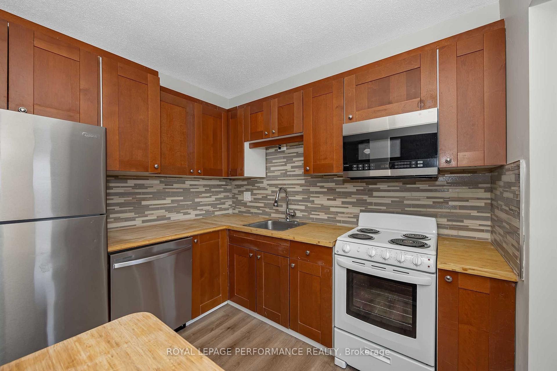 Photo 8 of Unit 920, 20 Chesterton Drive, Ottawa, Borden Farm/Stewart Farm/Carleton Heights/Parkwood Hills — HOMEH