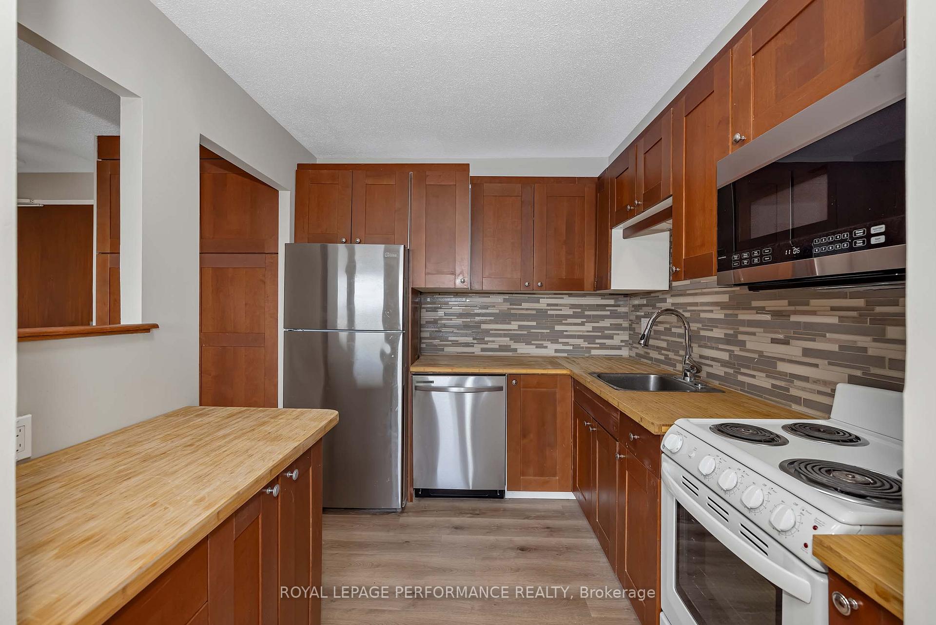 Photo 9 of Unit 920, 20 Chesterton Drive, Ottawa, Borden Farm/Stewart Farm/Carleton Heights/Parkwood Hills — HOMEH