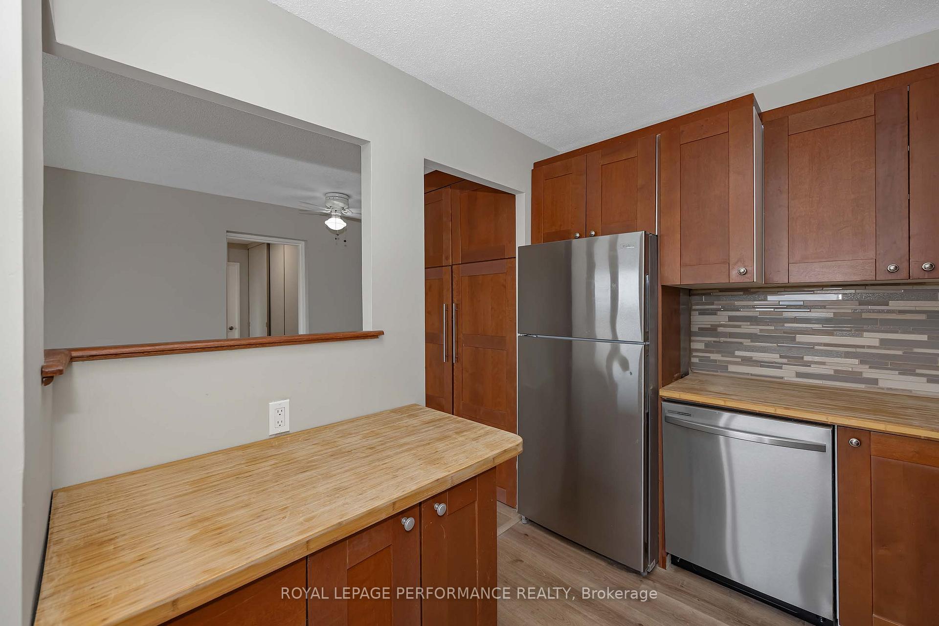 Photo 10 of Unit 920, 20 Chesterton Drive, Ottawa, Borden Farm/Stewart Farm/Carleton Heights/Parkwood Hills — HOMEH