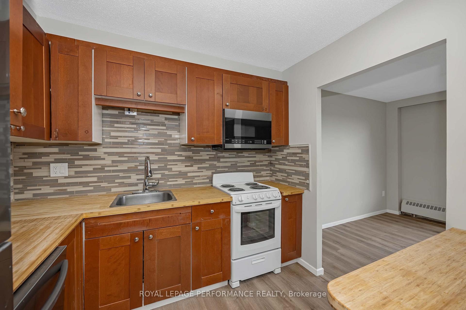 Photo 11 of Unit 920, 20 Chesterton Drive, Ottawa, Borden Farm/Stewart Farm/Carleton Heights/Parkwood Hills — HOMEH