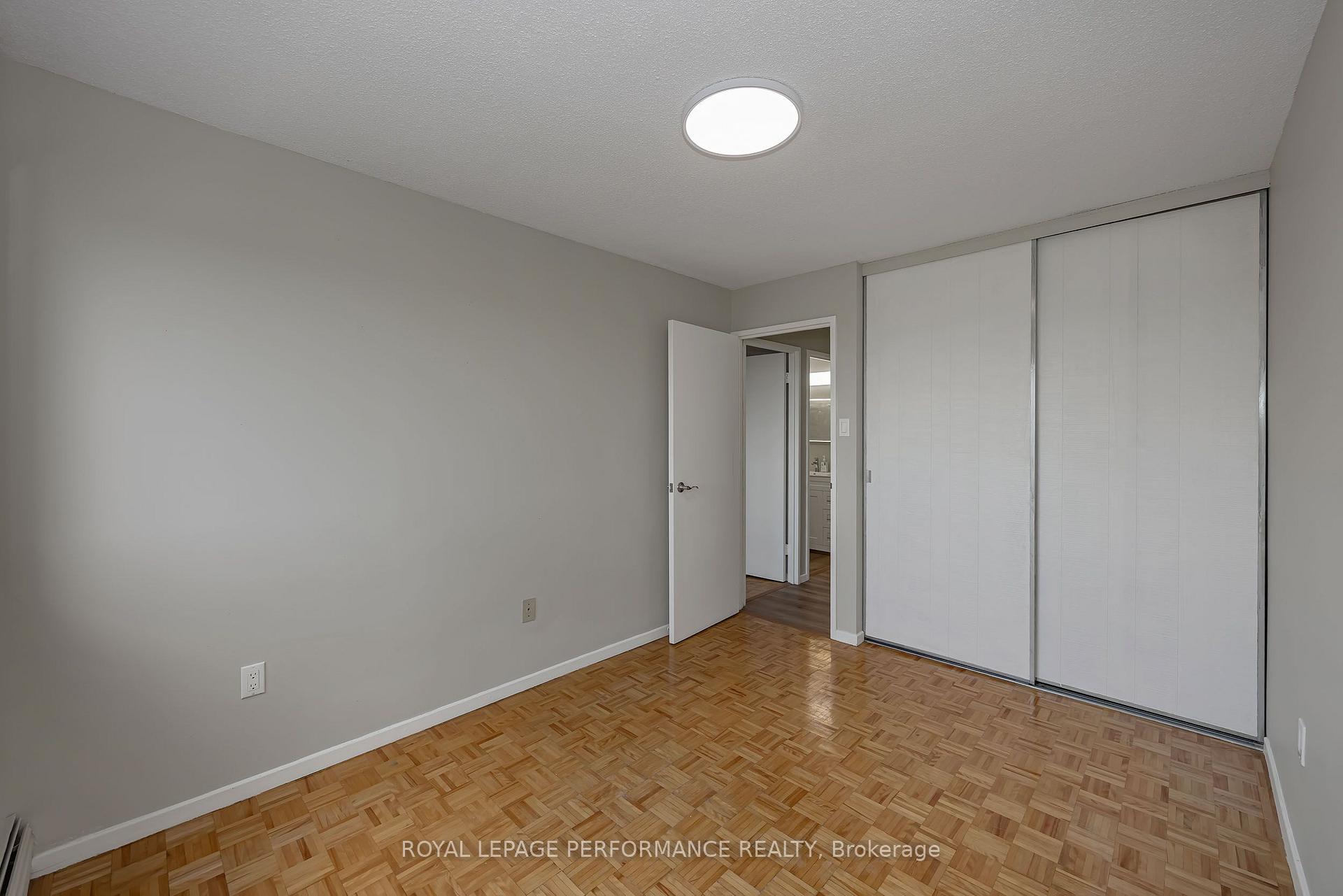 Photo 18 of Unit 920, 20 Chesterton Drive, Ottawa, Borden Farm/Stewart Farm/Carleton Heights/Parkwood Hills — HOMEH