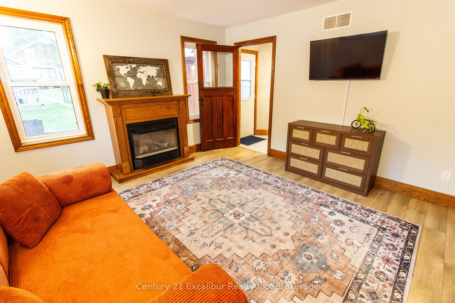 Photo 9 of 147 St George Street E, Centre Wellington, Fergus — HOMEH