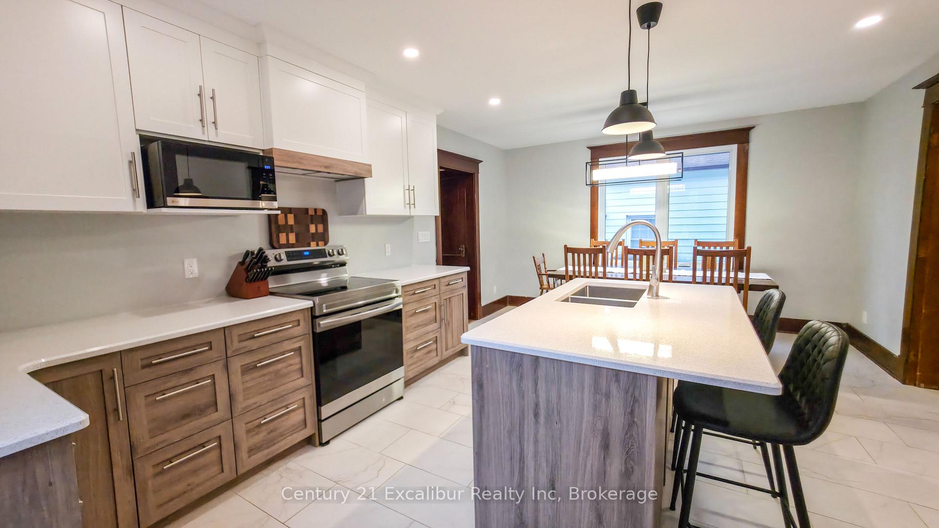 Photo 4 of 147 St George Street E, Centre Wellington, Fergus — HOMEH