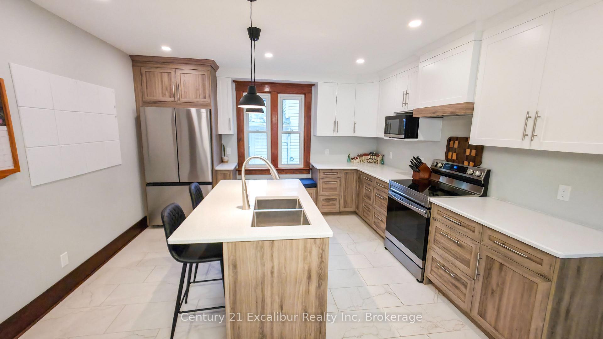 Photo 5 of 147 St George Street E, Centre Wellington, Fergus — HOMEH