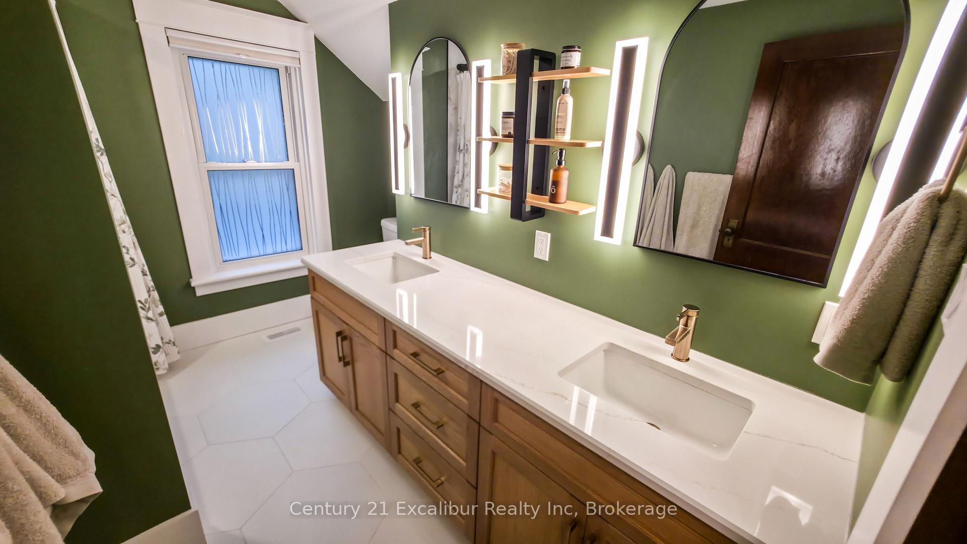Photo 19 of 147 St George Street E, Centre Wellington, Fergus — HOMEH