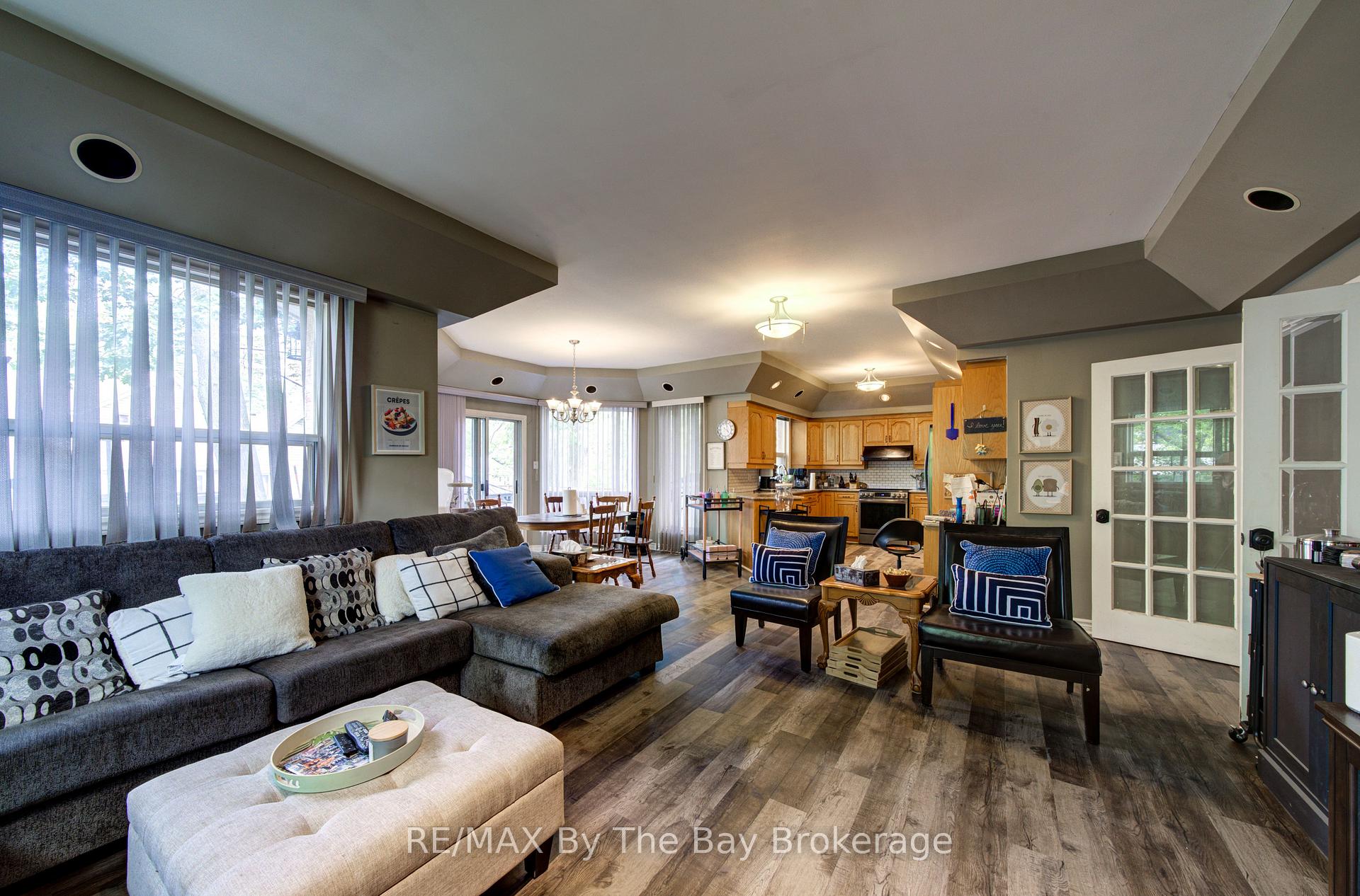 Photo 5 of 32 1st Lane, Wasaga Beach — HOMEH