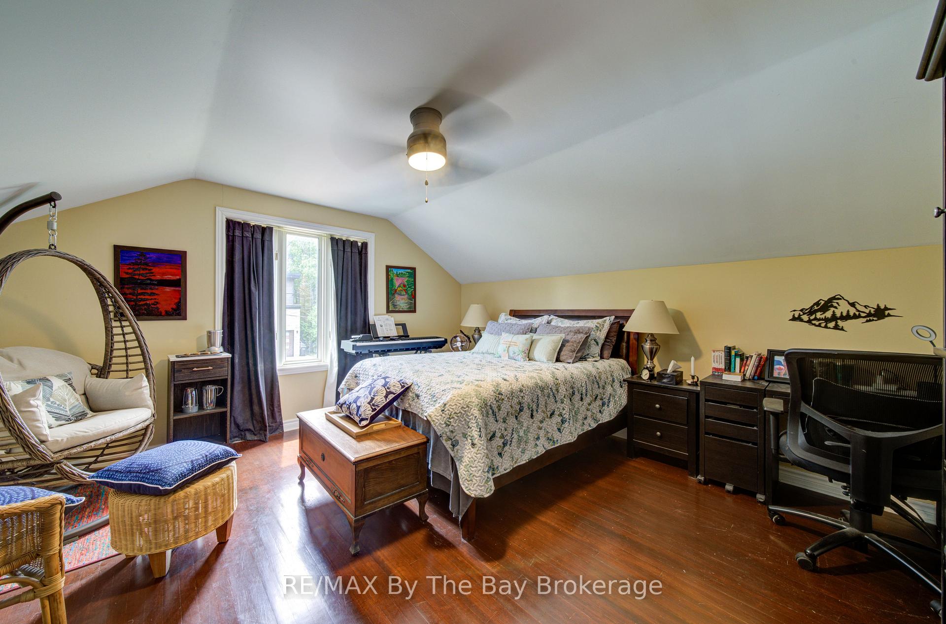 Photo 16 of 32 1st Lane, Wasaga Beach — HOMEH