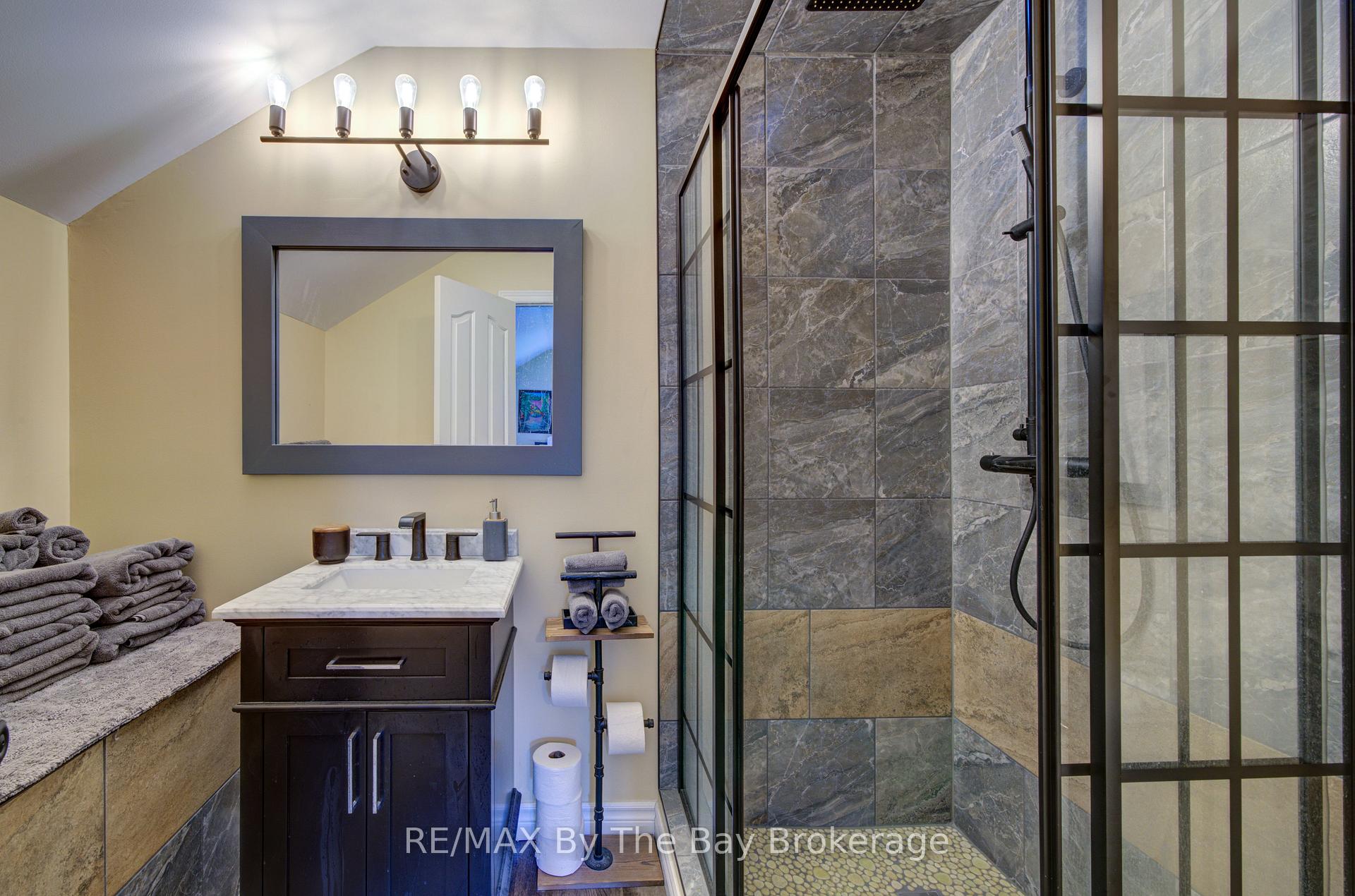 Photo 17 of 32 1st Lane, Wasaga Beach — HOMEH