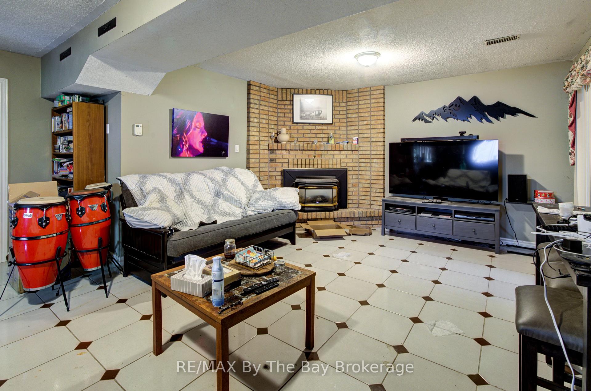 Photo 18 of 32 1st Lane, Wasaga Beach — HOMEH