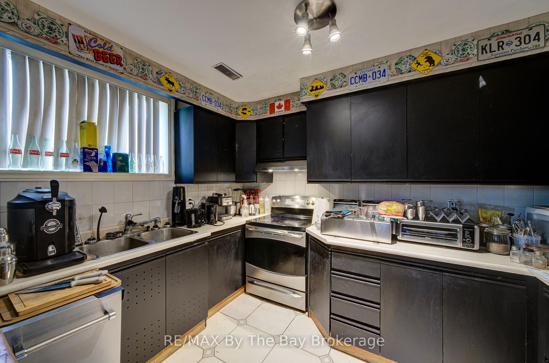 Photo 19 of 32 1st Lane, Wasaga Beach — HOMEH