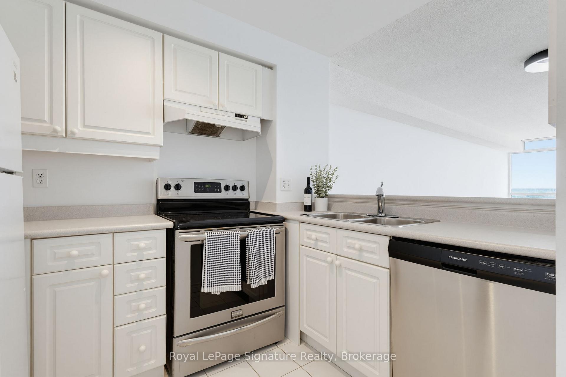Photo 7 of Unit 1407, 1276 Maple Crossing Boulevard, Burlington, Brant — HOMEH