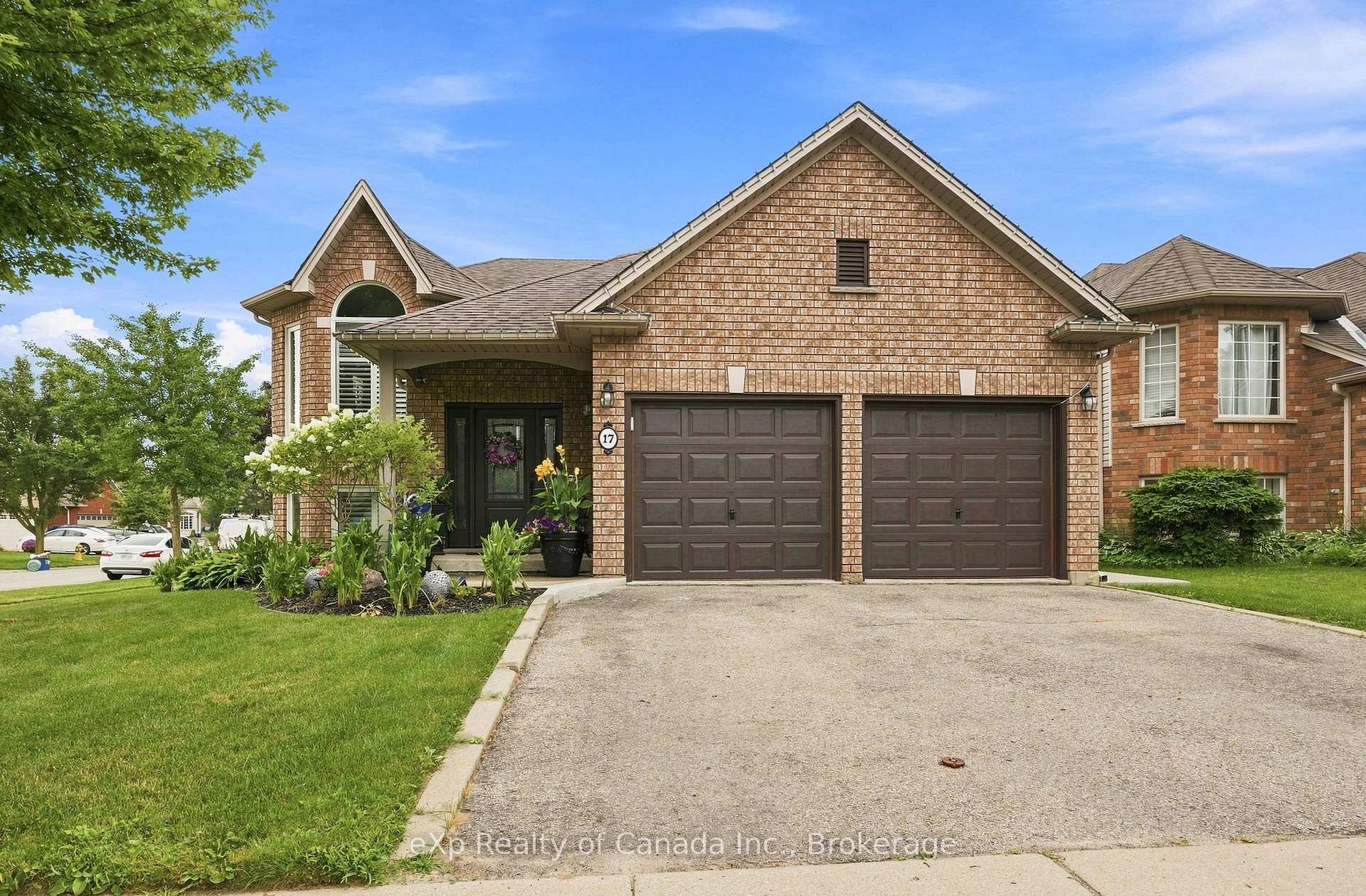 Photo 2 of 17 Varley Crescent, Brantford, Mayfair — HOMEH