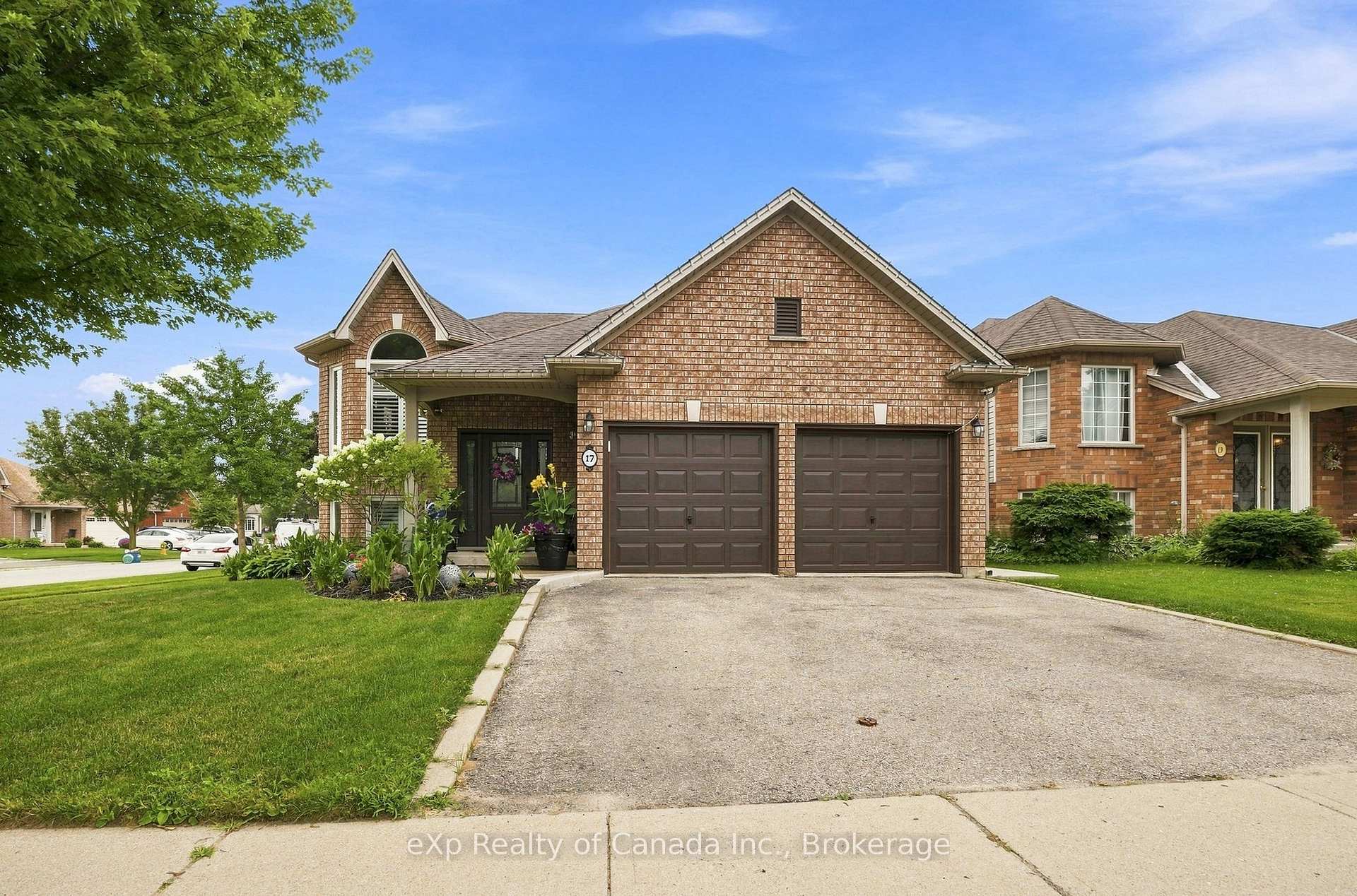 Photo 3 of 17 Varley Crescent, Brantford, Mayfair — HOMEH