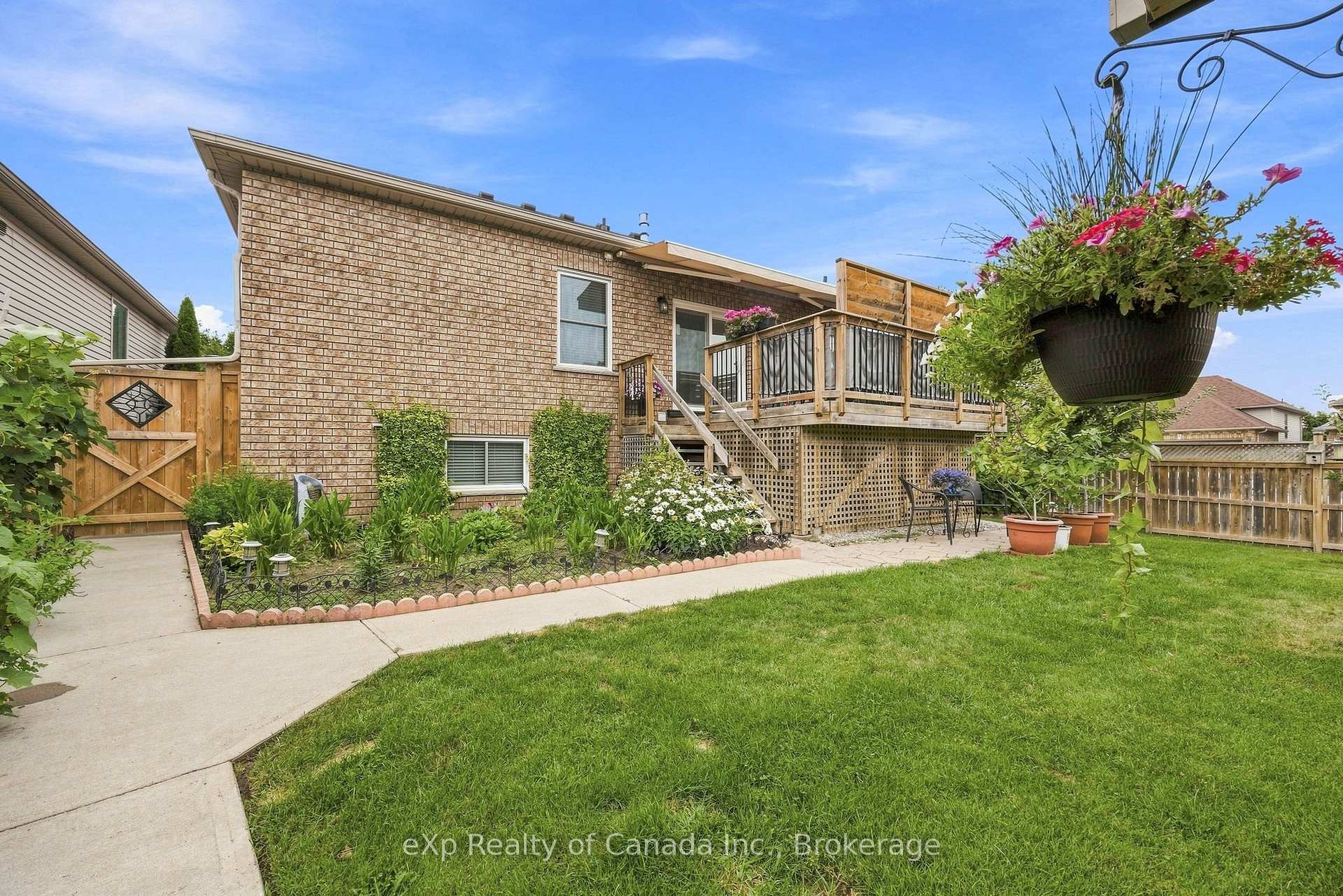 Photo 9 of 17 Varley Crescent, Brantford, Mayfair — HOMEH