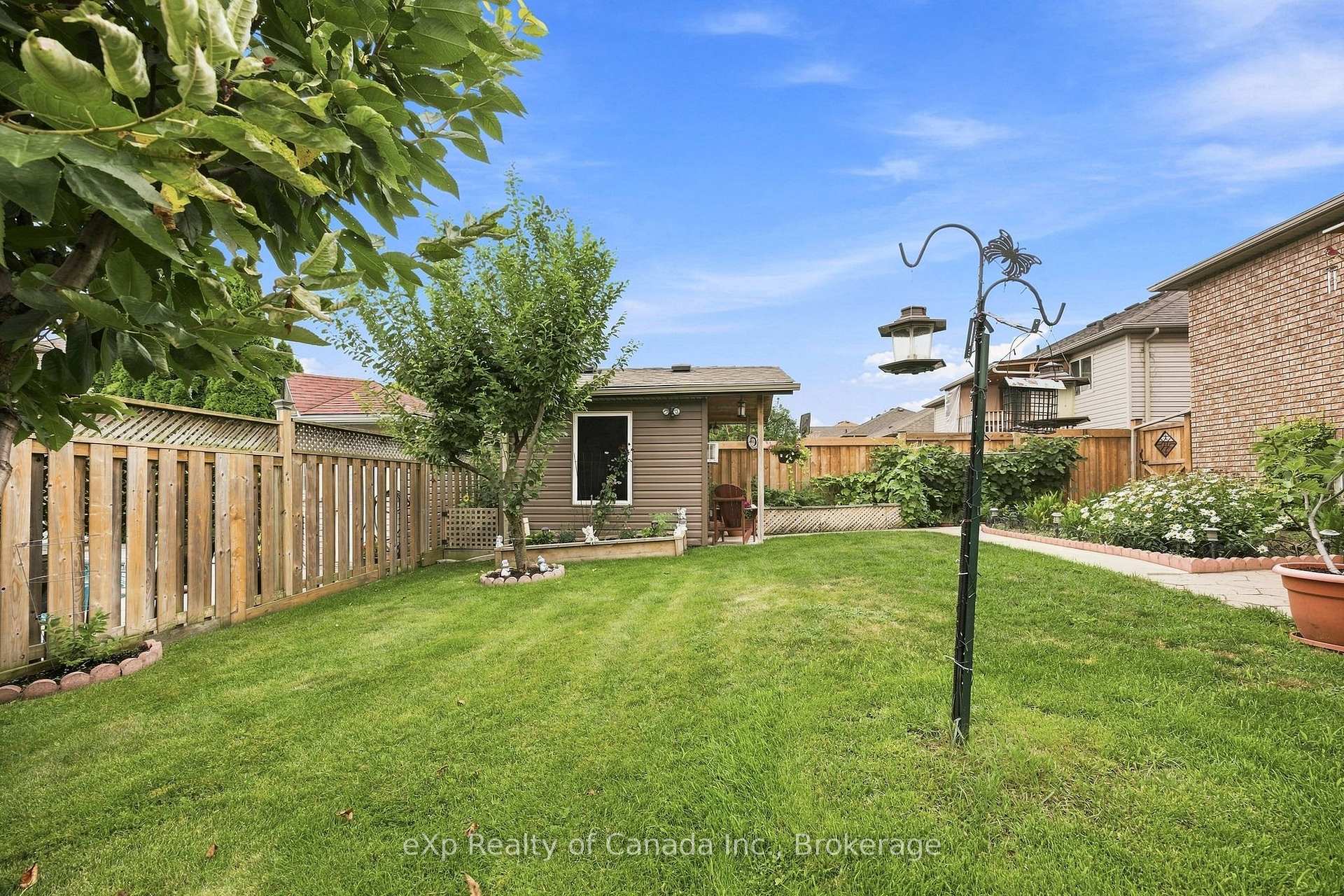 Photo 11 of 17 Varley Crescent, Brantford, Mayfair — HOMEH