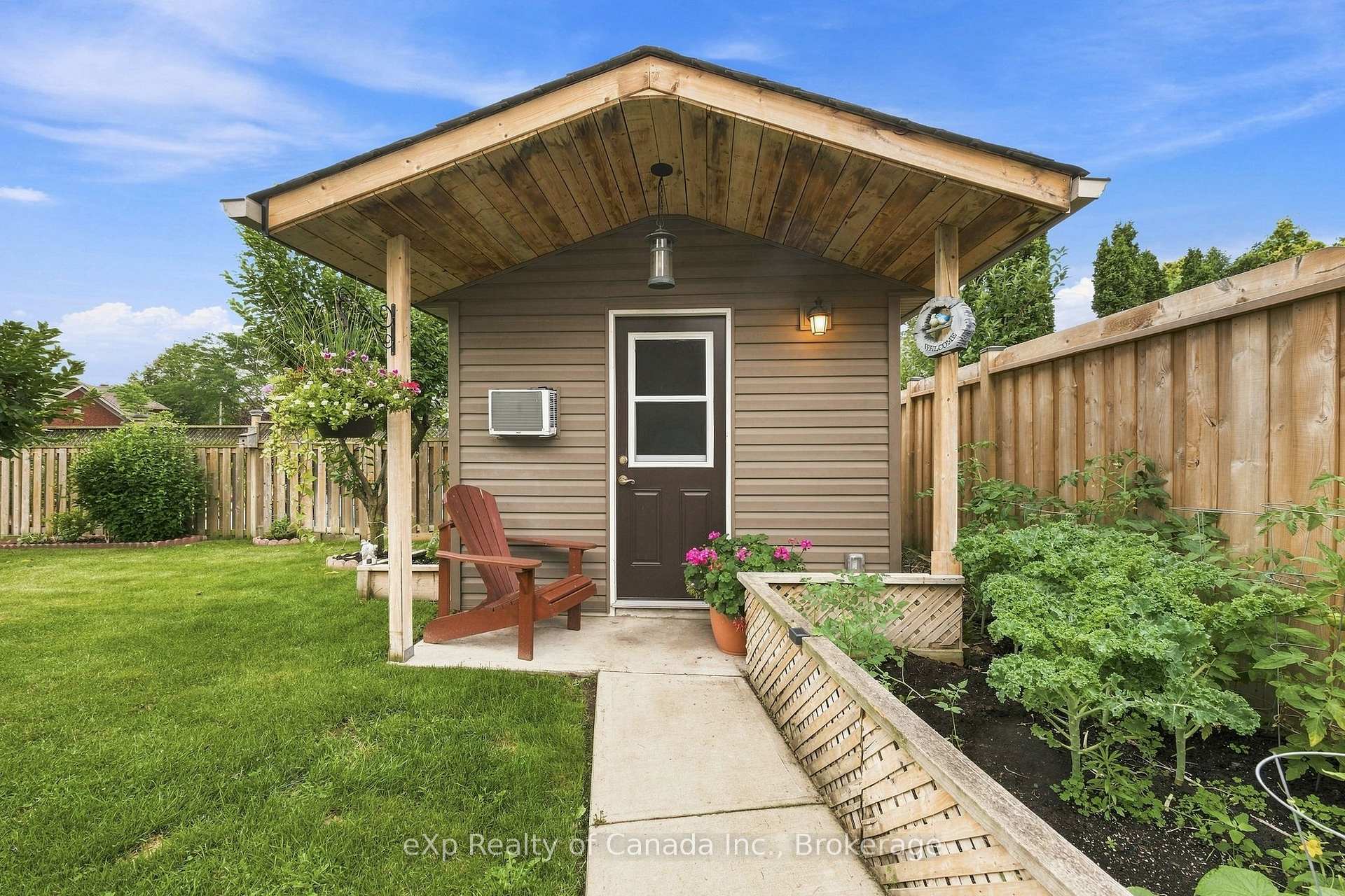 Photo 13 of 17 Varley Crescent, Brantford, Mayfair — HOMEH