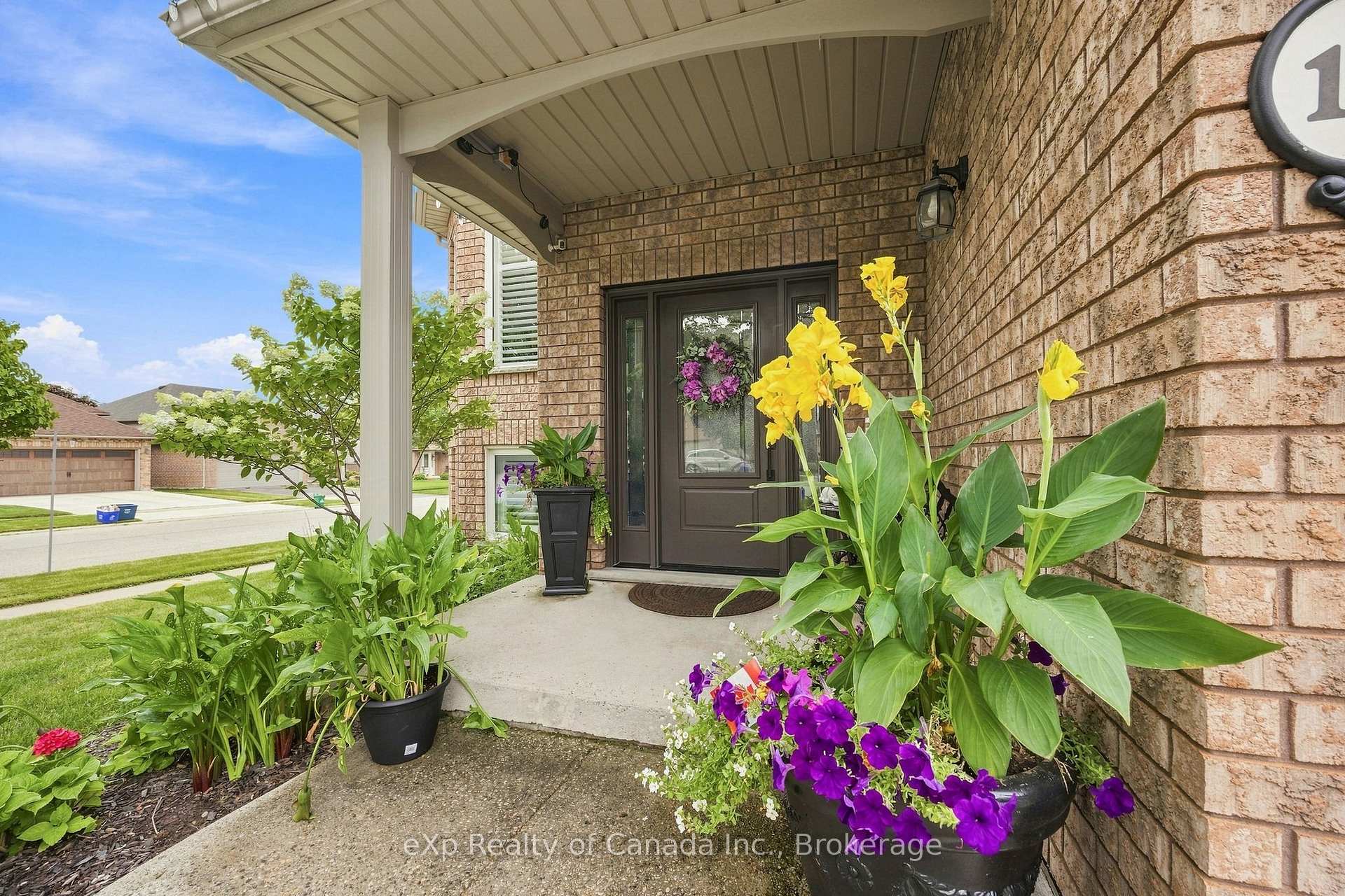 Photo 14 of 17 Varley Crescent, Brantford, Mayfair — HOMEH