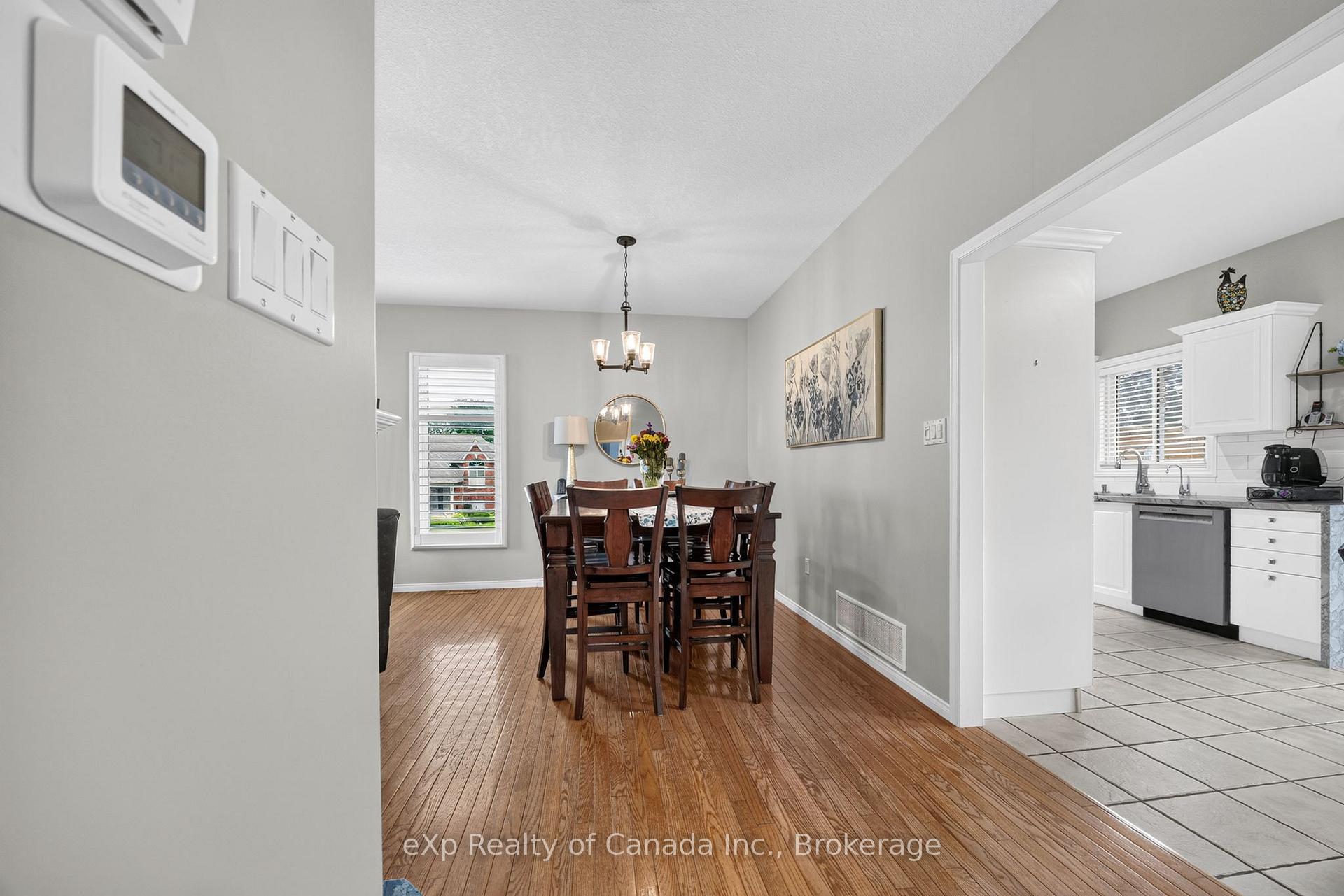 Photo 23 of 17 Varley Crescent, Brantford, Mayfair — HOMEH