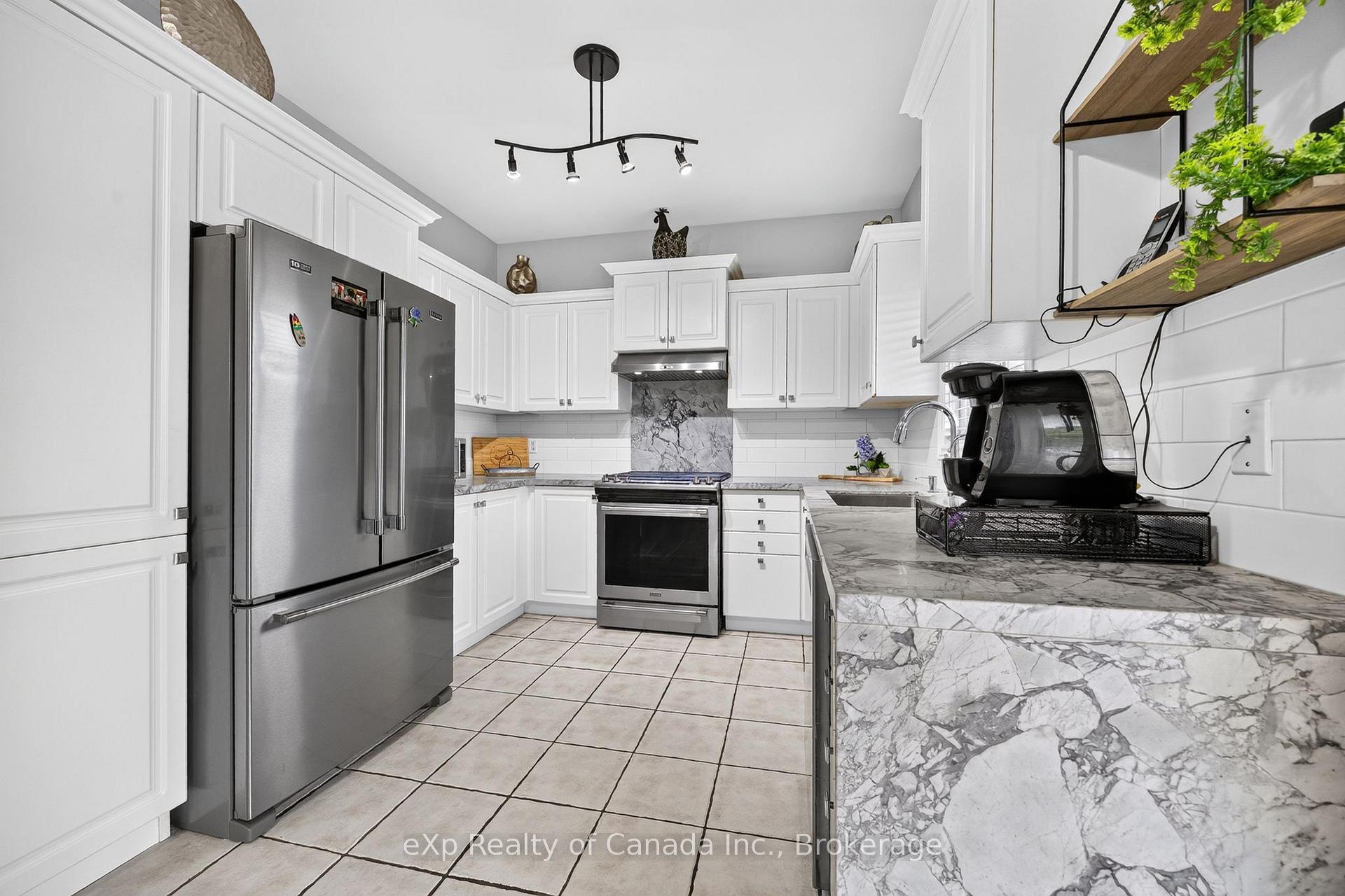 Photo 24 of 17 Varley Crescent, Brantford, Mayfair — HOMEH