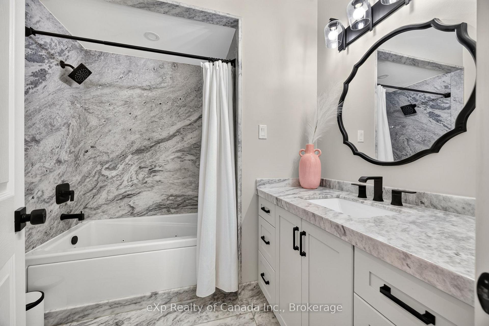 Photo 31 of 17 Varley Crescent, Brantford, Mayfair — HOMEH