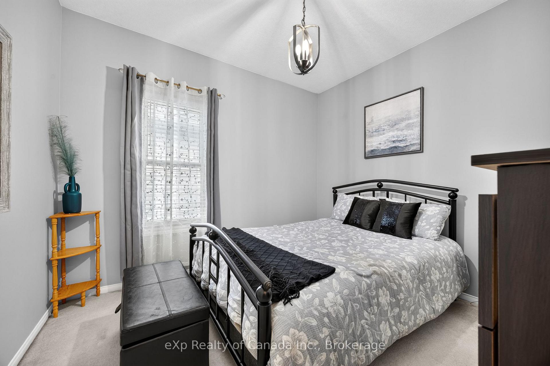 Photo 33 of 17 Varley Crescent, Brantford, Mayfair — HOMEH
