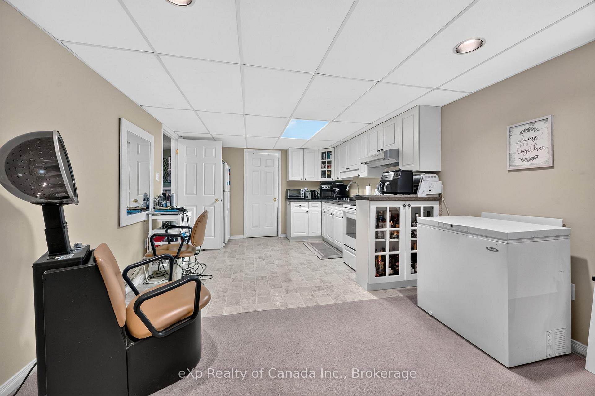Photo 38 of 17 Varley Crescent, Brantford, Mayfair — HOMEH