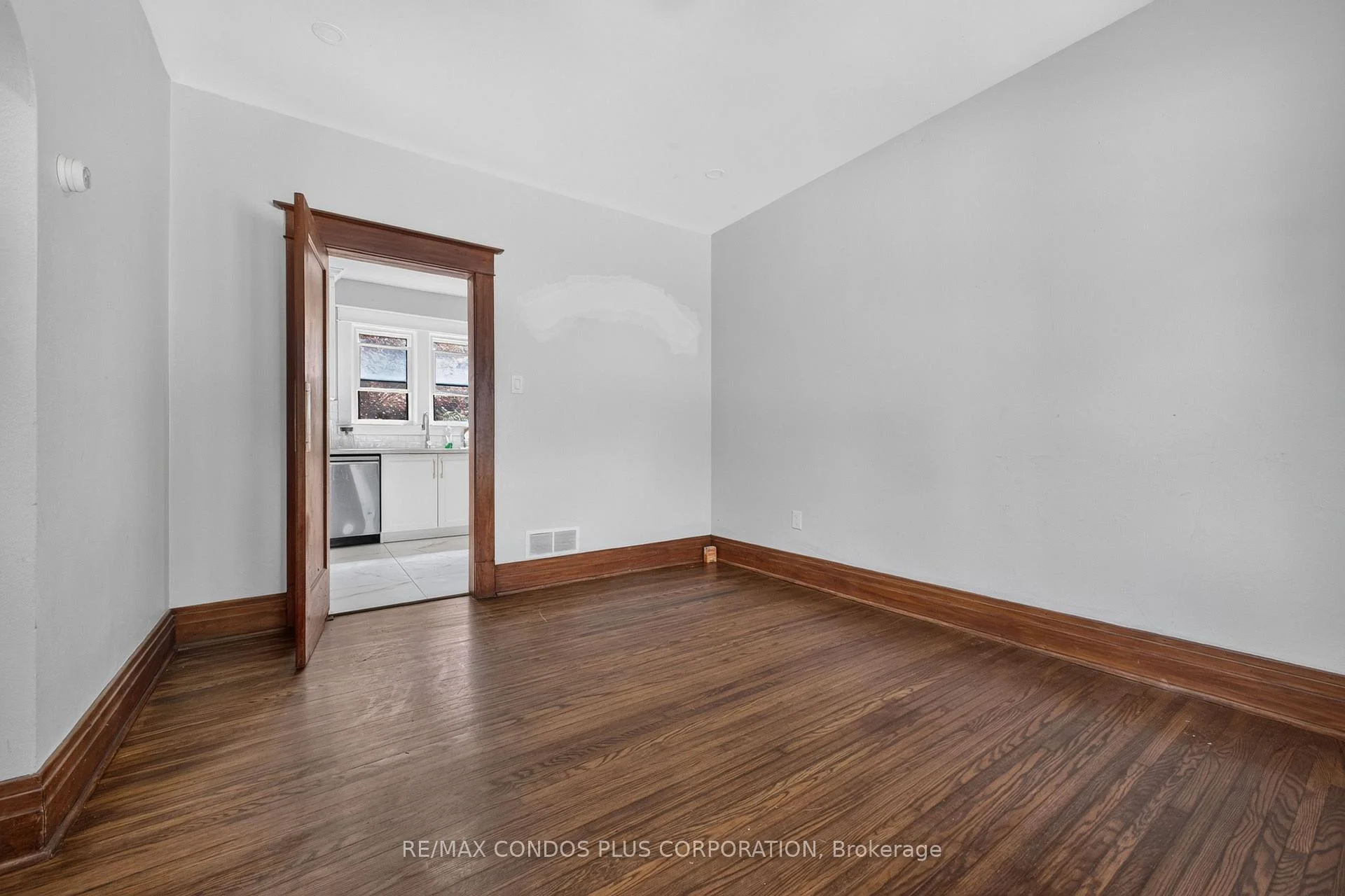 Photo 10 of 5983 Corwin Avenue, Niagara Falls, Dorchester — HOMEH