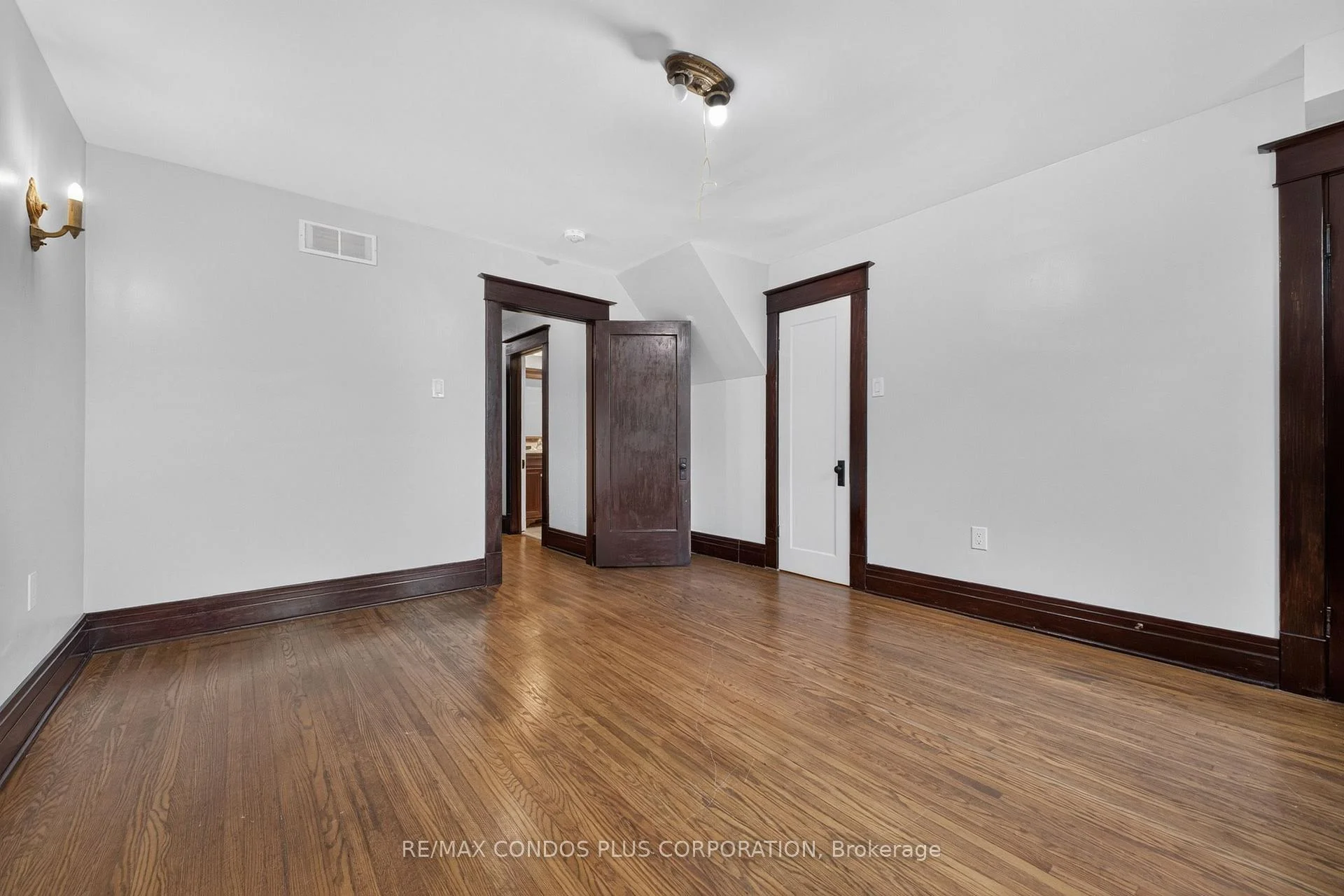 Photo 32 of 5983 Corwin Avenue, Niagara Falls, Dorchester — HOMEH