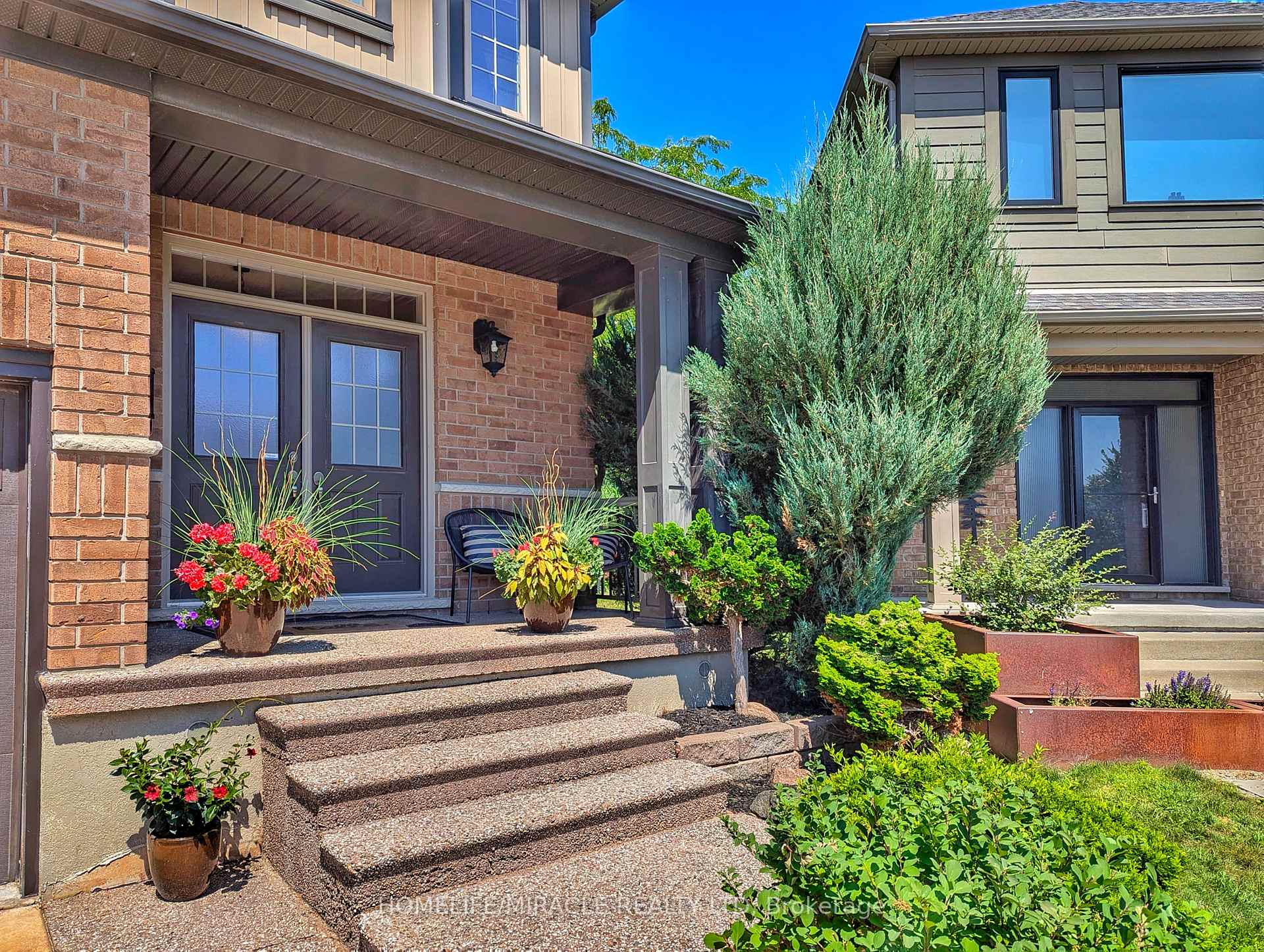 Photo 5 of 913 Valebrook Court, Kitchener, Grand River South — HOMEH