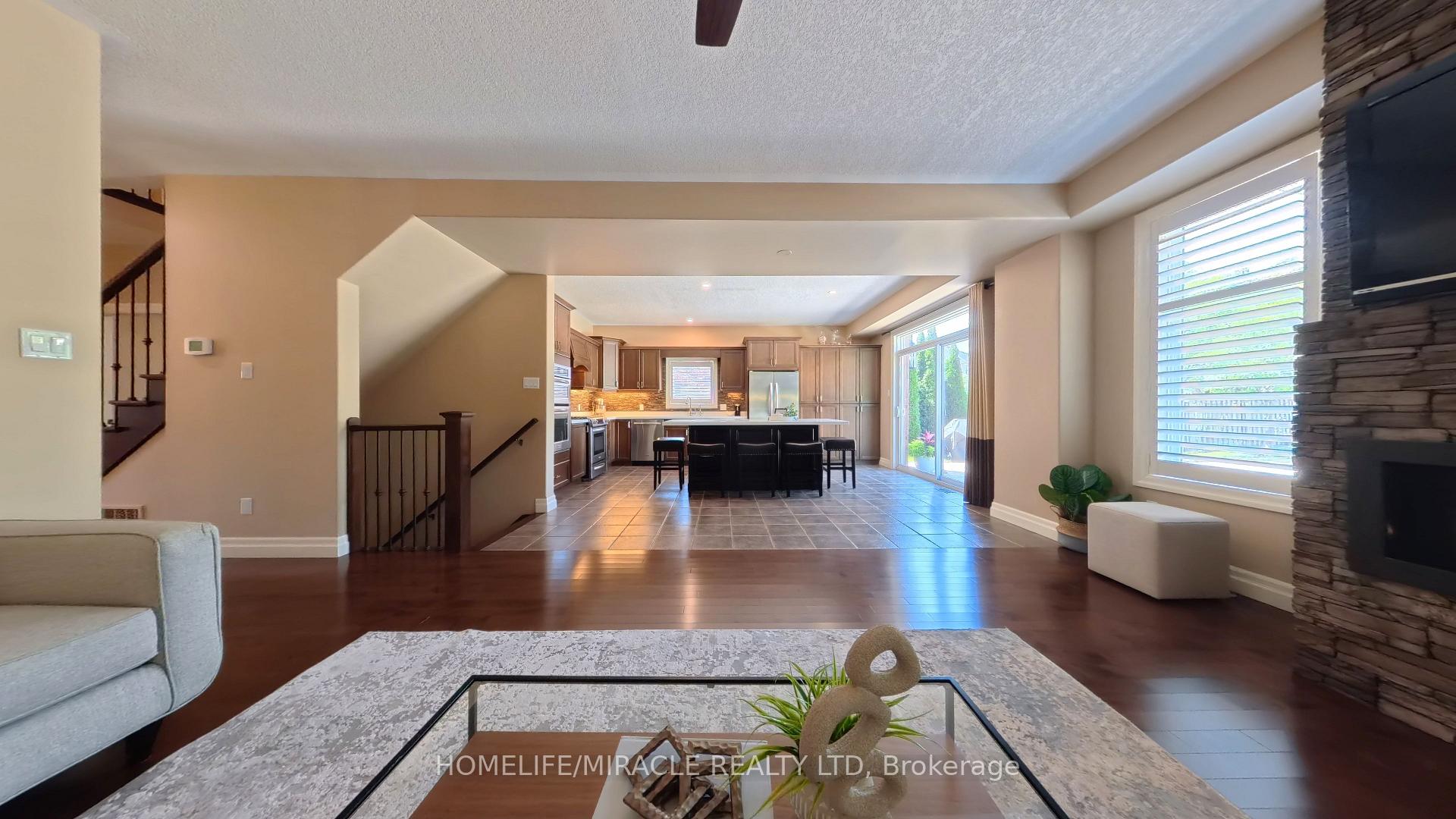 Photo 11 of 913 Valebrook Court, Kitchener, Grand River South — HOMEH