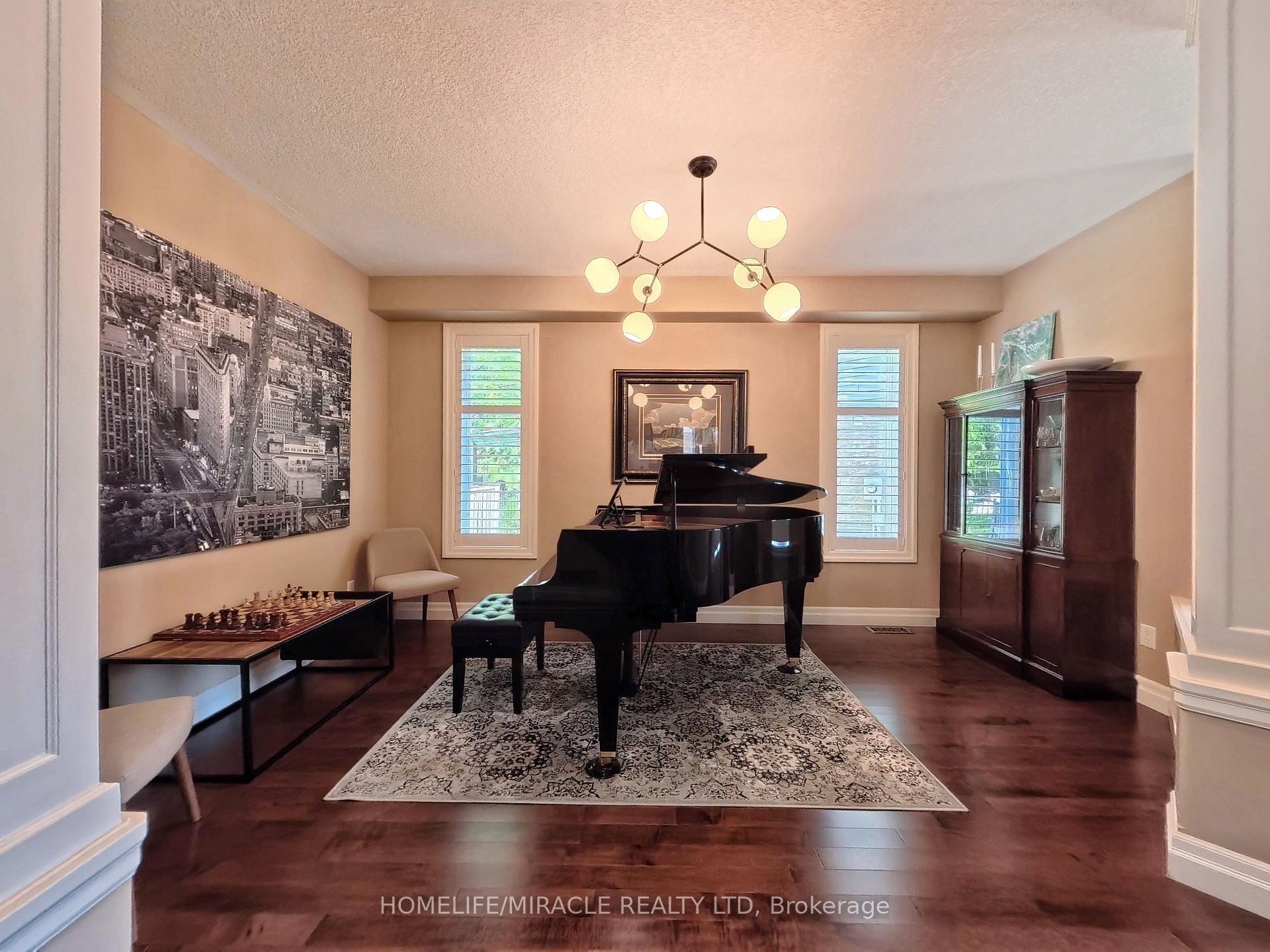 Photo 13 of 913 Valebrook Court, Kitchener, Grand River South — HOMEH