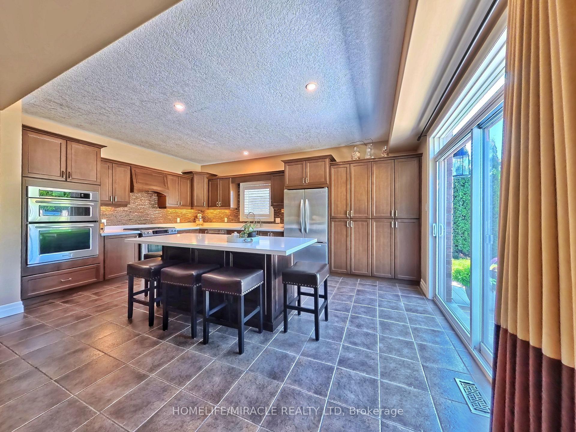 Photo 23 of 913 Valebrook Court, Kitchener, Grand River South — HOMEH