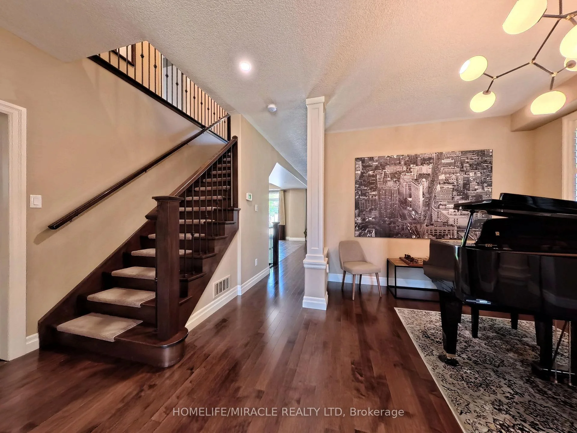 Photo 8 of 913 Valebrook Court, Kitchener, Grand River South — HOMEH