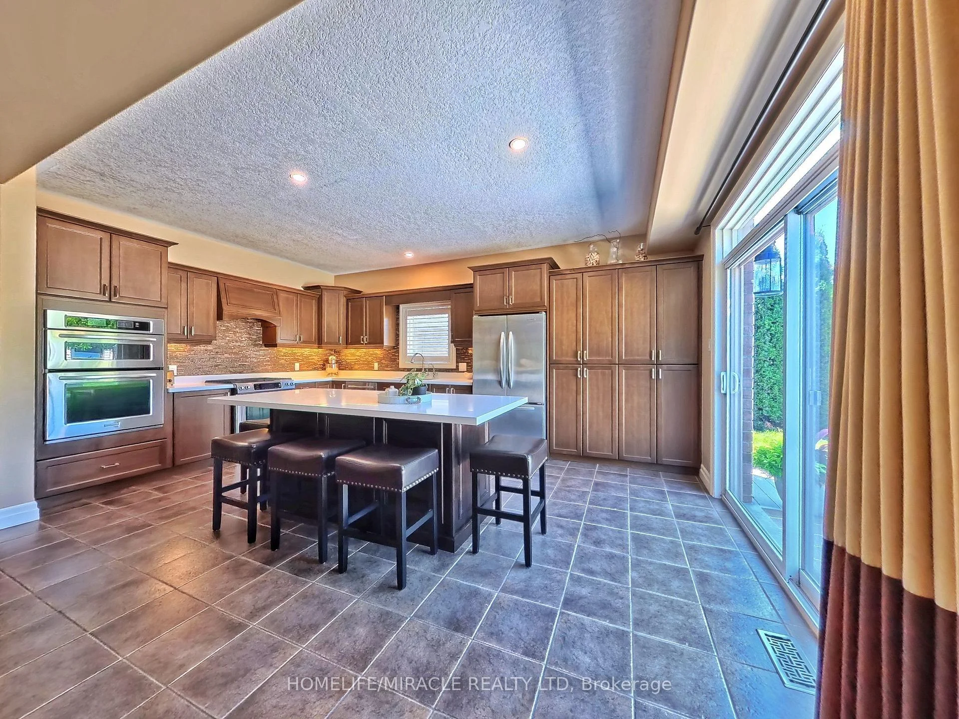 Photo 20 of 913 Valebrook Court, Kitchener, Grand River South — HOMEH