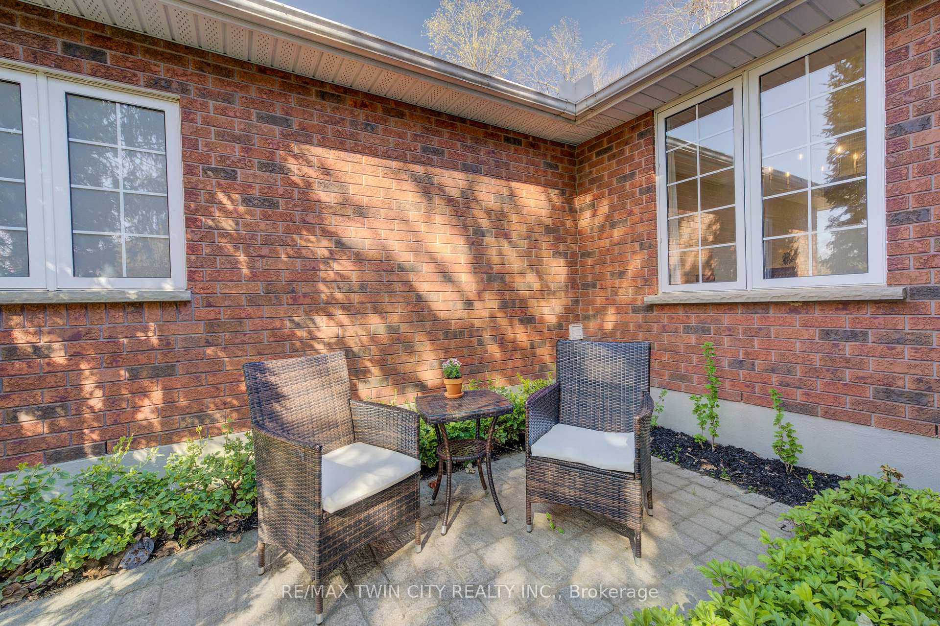 Photo 2 of 439 Northlake Drive, Waterloo, North Lakeshore — HOMEH