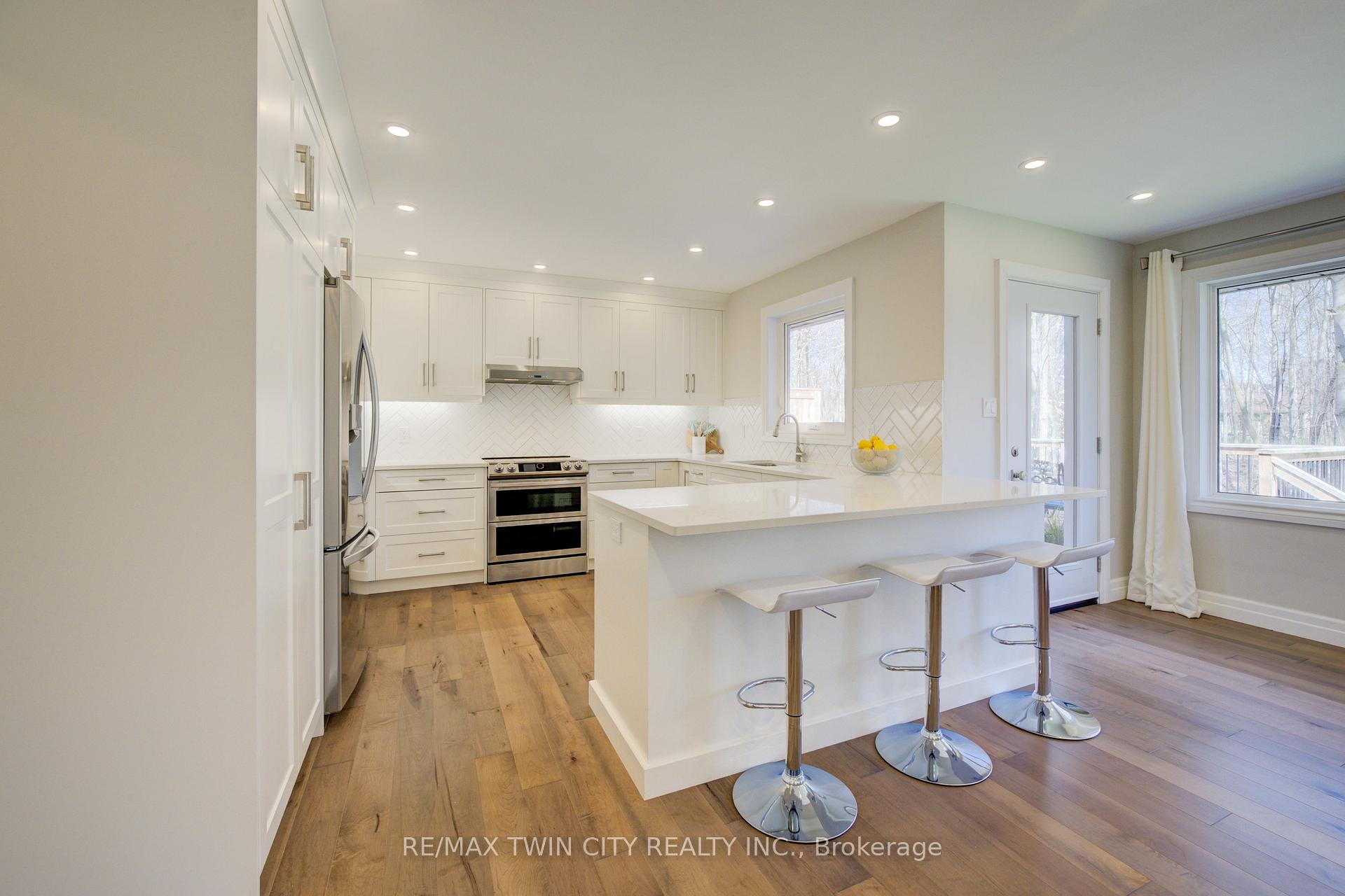 Photo 3 of 439 Northlake Drive, Waterloo, North Lakeshore — HOMEH