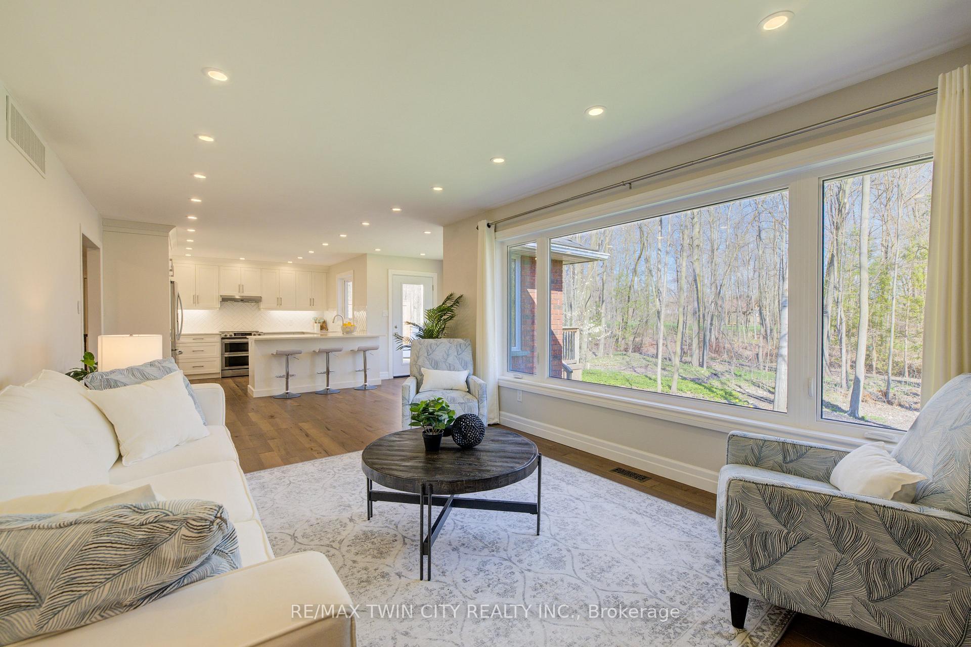 Photo 9 of 439 Northlake Drive, Waterloo, North Lakeshore — HOMEH