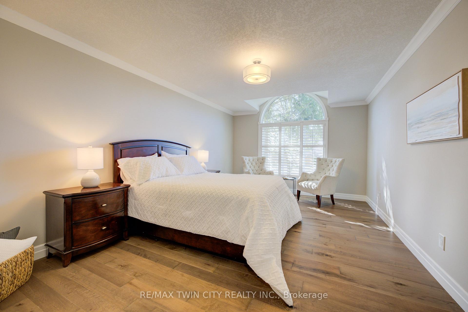 Photo 14 of 439 Northlake Drive, Waterloo, North Lakeshore — HOMEH
