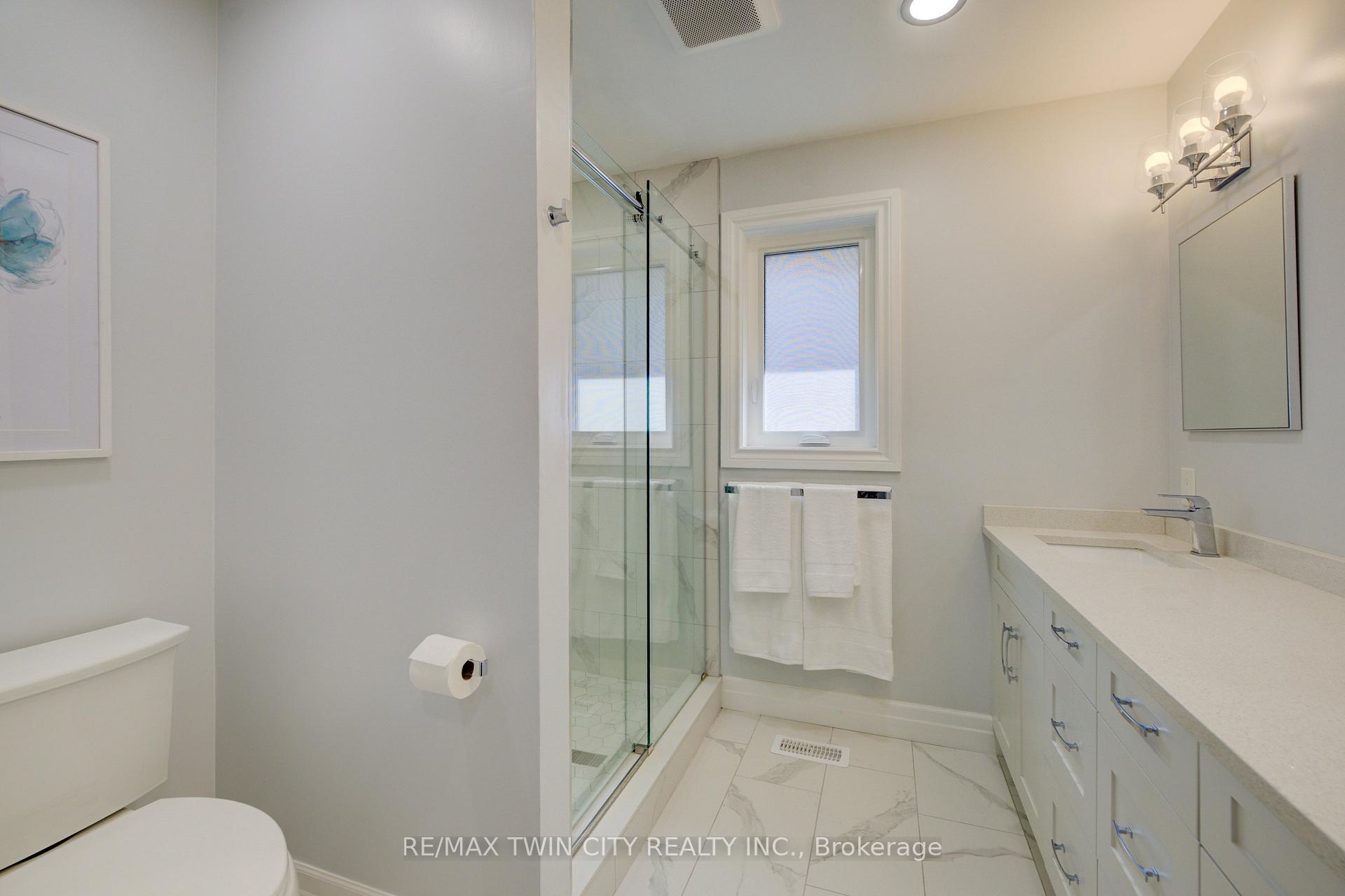 Photo 17 of 439 Northlake Drive, Waterloo, North Lakeshore — HOMEH