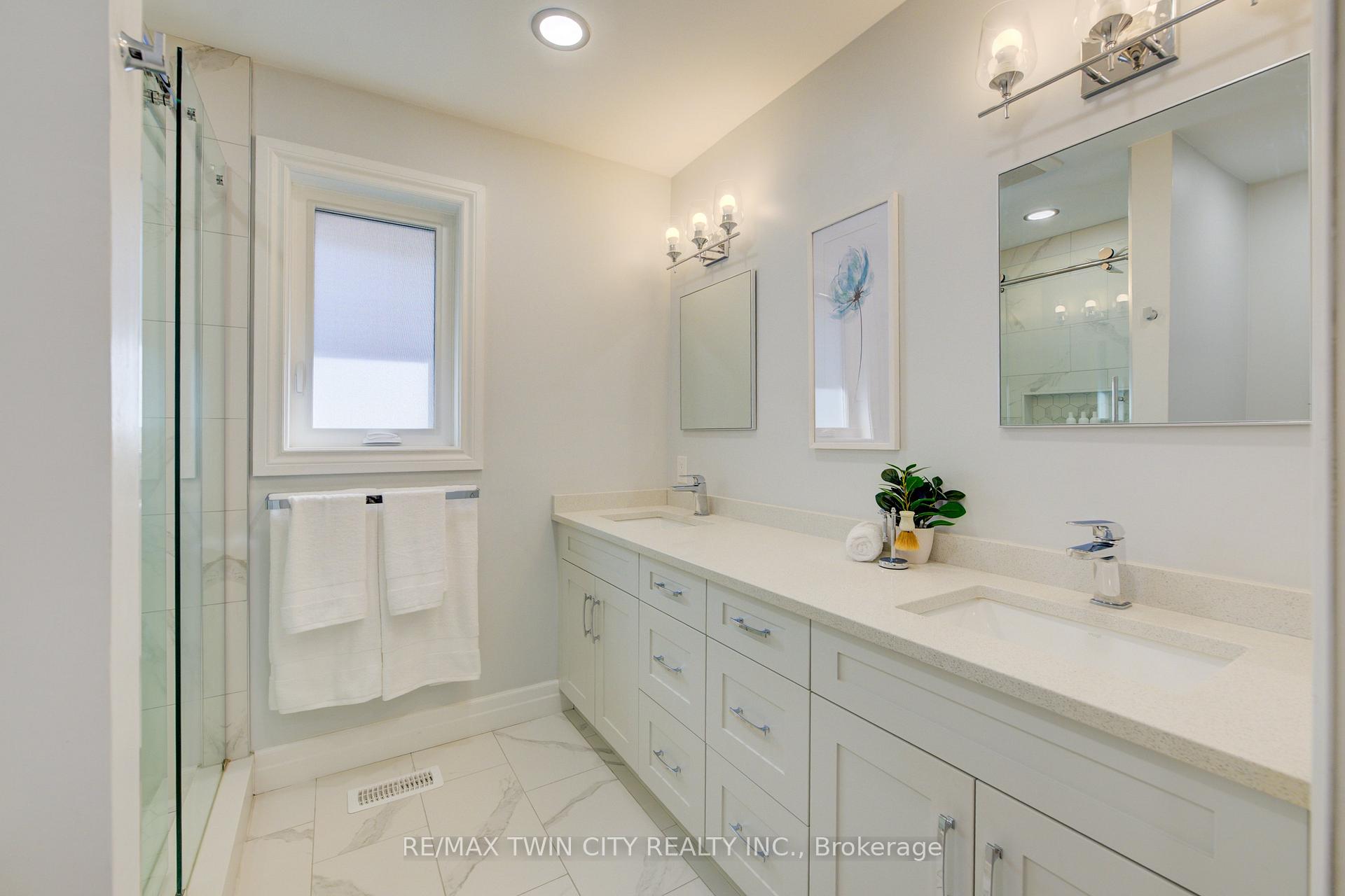Photo 18 of 439 Northlake Drive, Waterloo, North Lakeshore — HOMEH