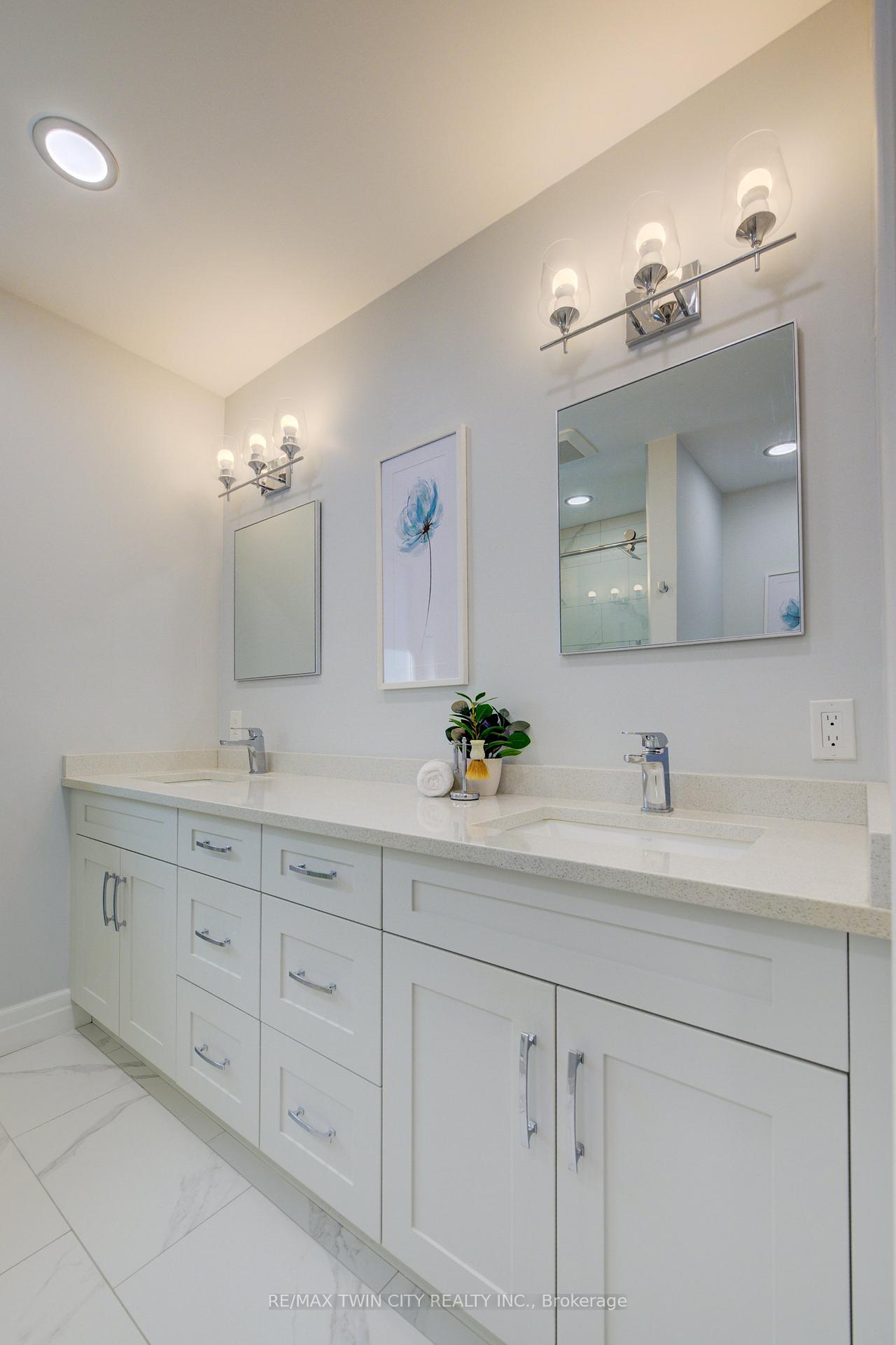 Photo 19 of 439 Northlake Drive, Waterloo, North Lakeshore — HOMEH